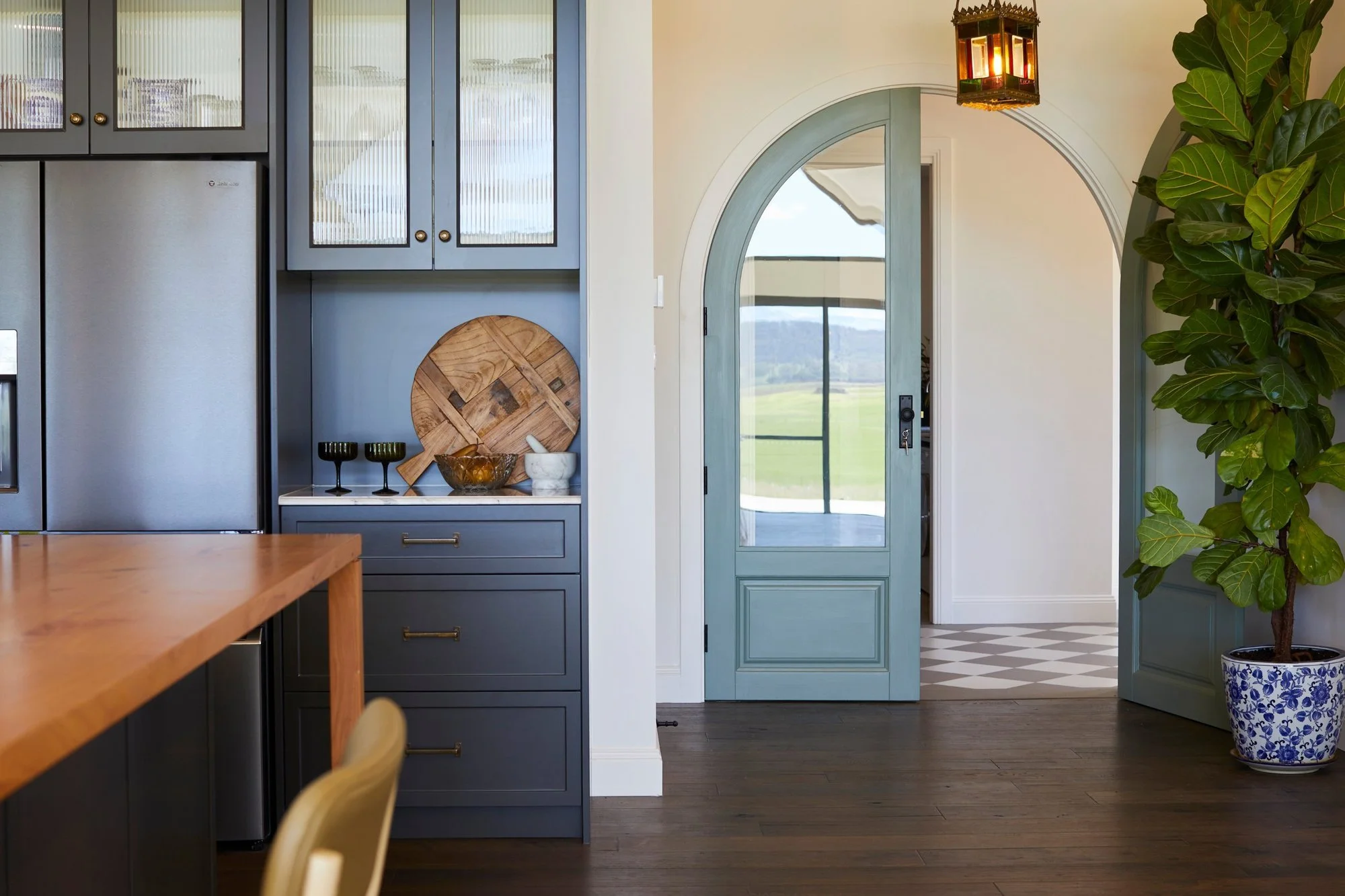10-kitchen-dresser-arched-door.jpg