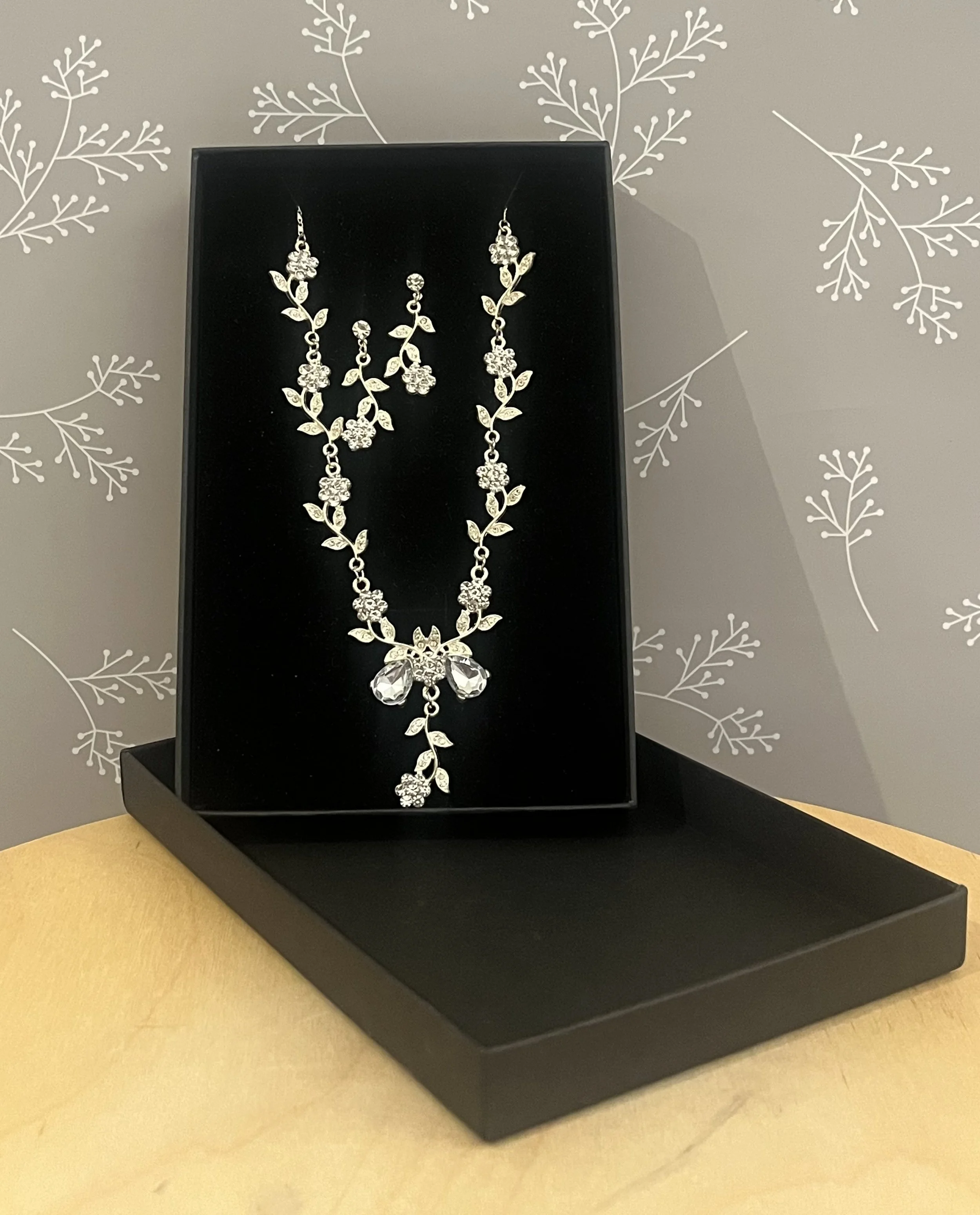 Large assorted jewelry sets