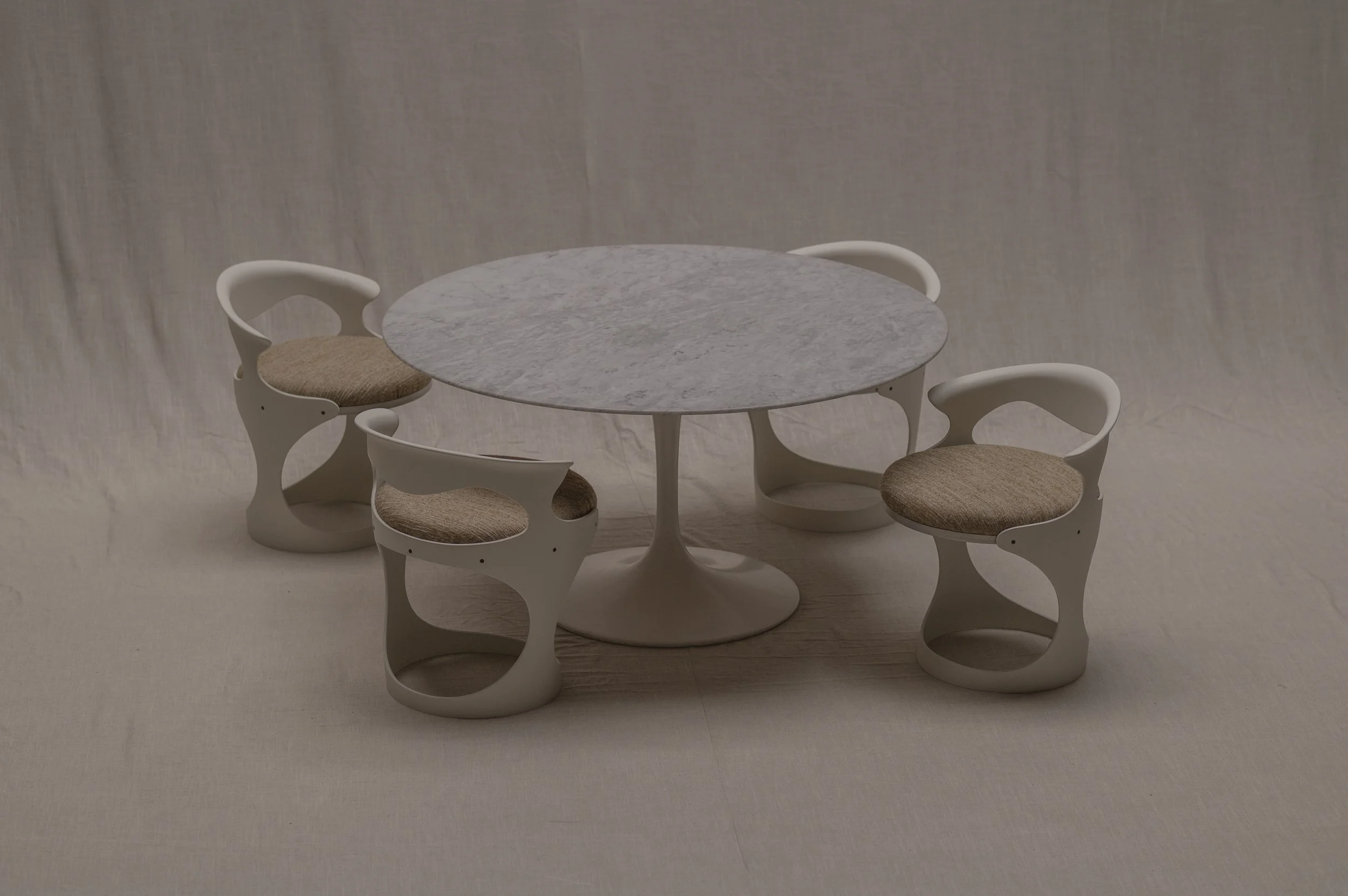 Extra large ‘Tulip’ dining table by Eero Saarinen for Knoll International, 1960s