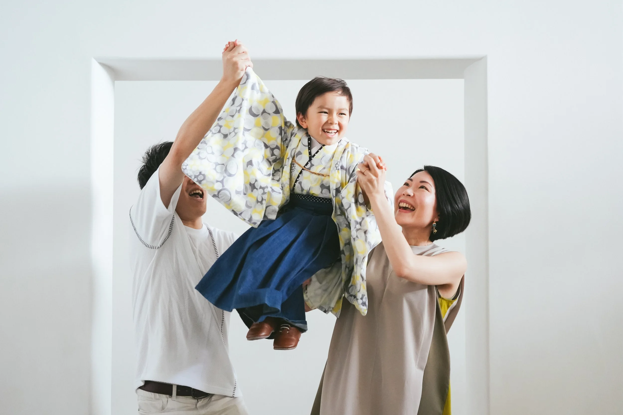 自閉症の息子と迎えた5歳の節目──ありのままの姿を刻んだ家族写真