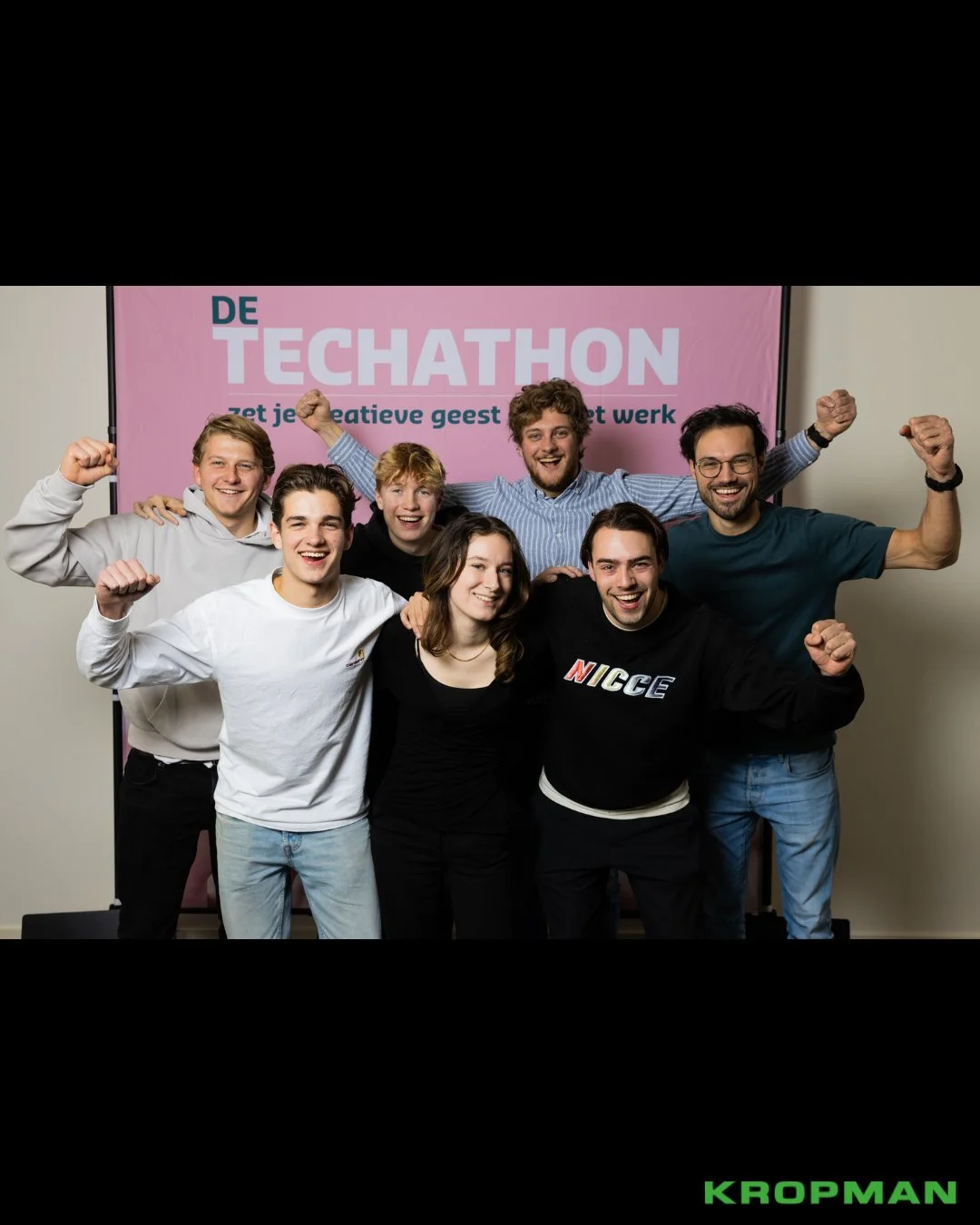 Vorige week donderdag was het zover: de Techathon 2025!

Negen teams streden deze dag tegen elkaar om tot de best mogelijke oplossing te komen voor de gepresenteerde casus.
Dit jaar kwam de opdracht vanuit de SADC (Schiphol Area Development Company),