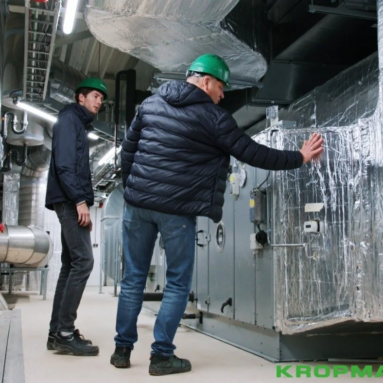 Werken aan de toekomst van techniek? 👷&zwj;♂️

Bij Kropman krijg je de ruimte om jezelf te ontwikkelen &eacute;n impact te maken. Of je nu stagiaire bent, trainee, starter, of ervaren professional: jouw groei staat centraal.

Met opleidingsmogelijkh