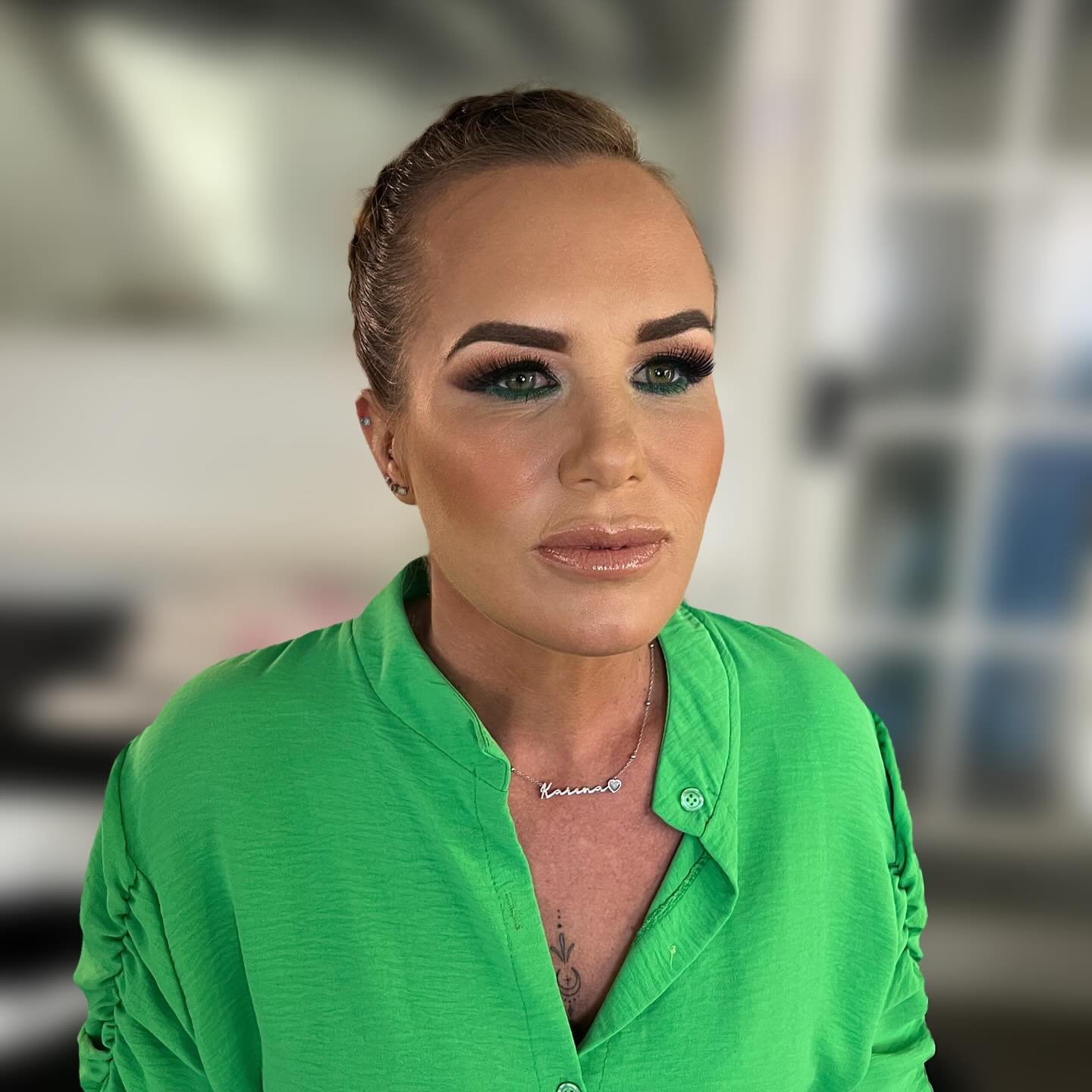 The perfect eye to compliment the green our lovely Karina was wearing - love a neutral lid and a colourful water liner bottom liner - the perfect hack to inject some colour without it being overpowering!

Glam appointments available 7days a week cont