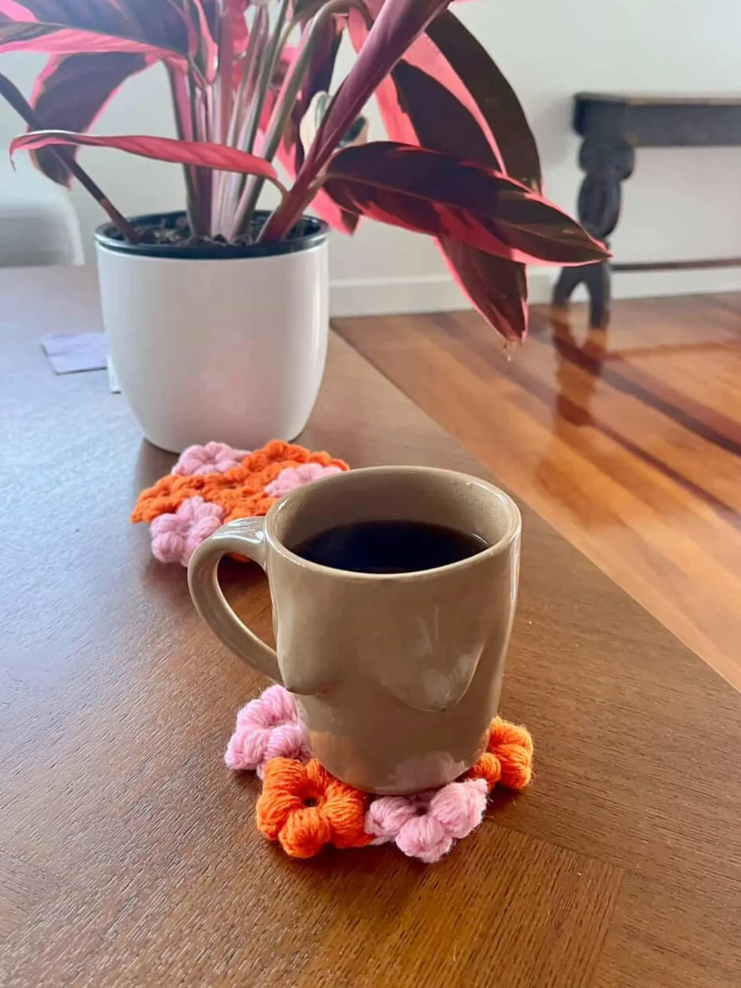 My puff flower coasters in action! A friend that bought a set of 4 sent me this photo and they look so good with the b👀b mug!! This is my absolutely favourite colour combo! 
I started making these to kill time at markets as well as provide a coaster