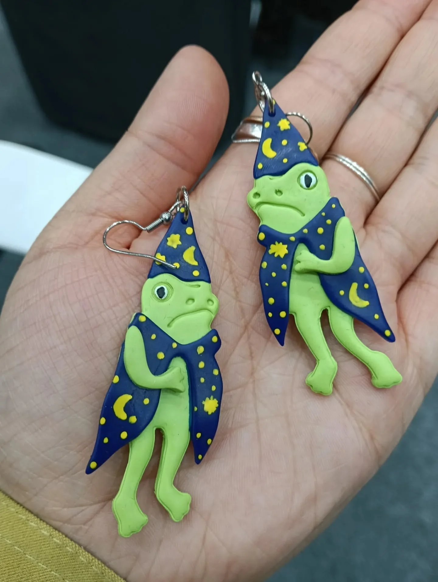 These froggy wizards spent but a moment on my table before being snatched up. Staying up till 2am to make them was well worth it. 

Plus some grainy highlights (because I was far away and I was on max zoom) from the Palmy drag show! What a truly exce