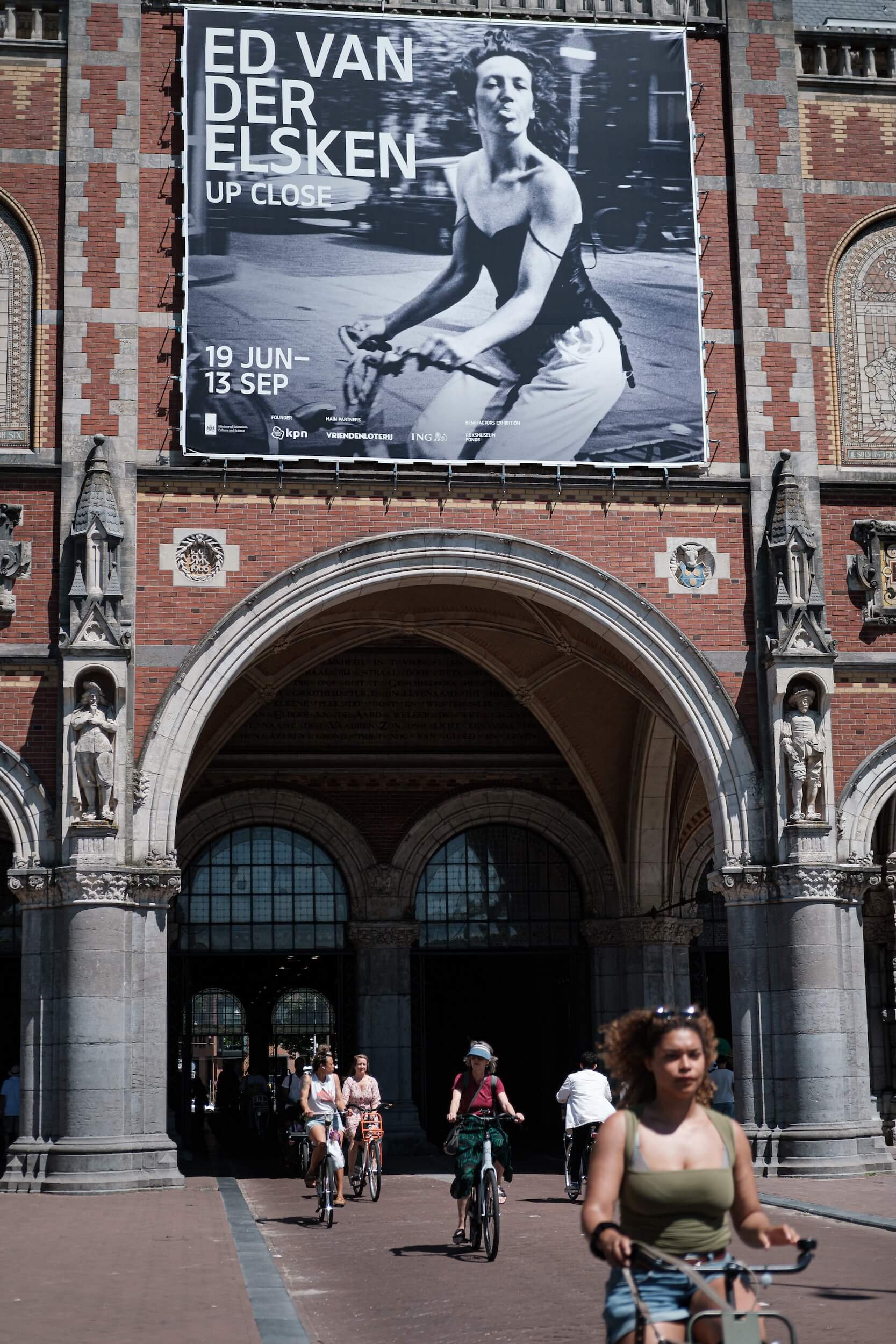 outside the Rijks museum Ed van der Elsken
