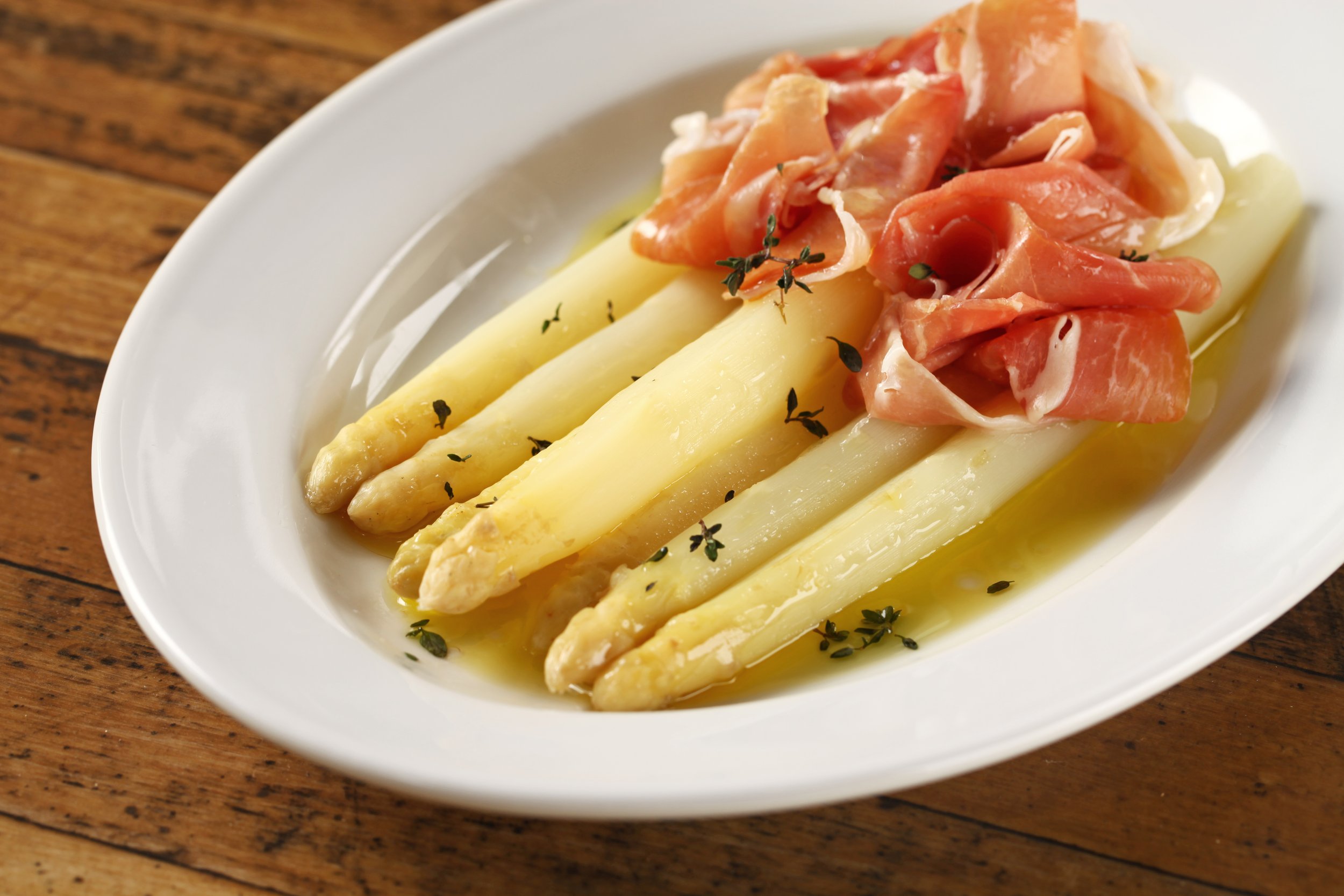 white-asparagus-with-ham-spargel-mit-schinken-2021-08-27-09-01-37-utc.jpg