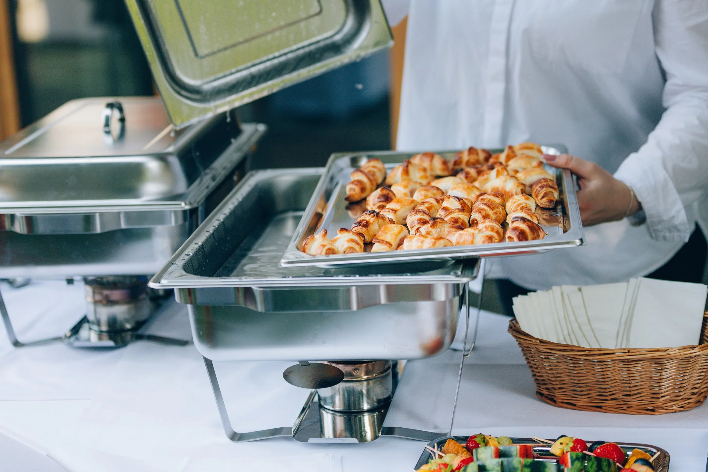 keeping-warm-a-tray-full-of-puff-pastry-with-savor-2026-03-16-00-00-35-utc.jpg