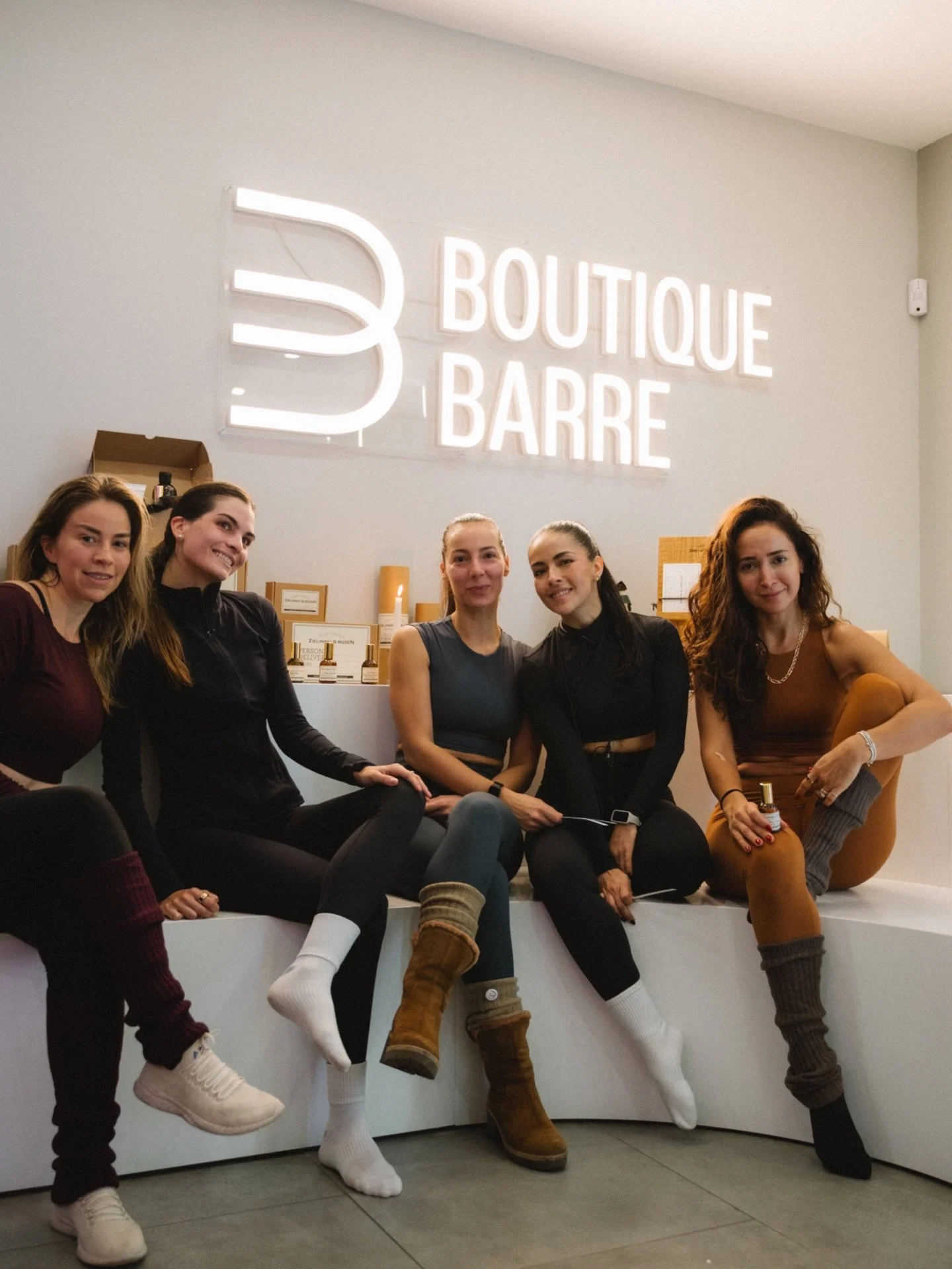 3 a&ntilde;os de constancia, de piernas temblando, de respiraciones profundas y de elegirnos una y otra vez.

As&iacute; se vivi&oacute; el 3&ordm; aniversario de Boutique Barre Goya ✨
rodeadas de una comunidad que lo hace todo m&aacute;s bonito y co