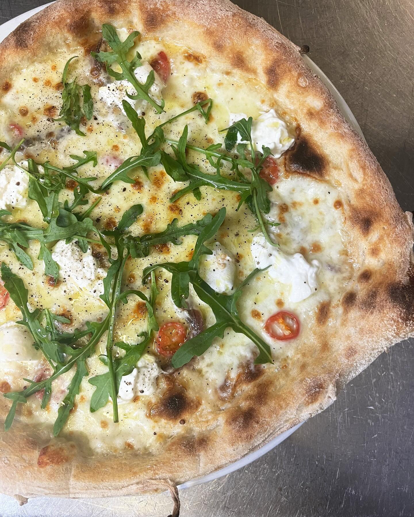 🔥🔥🔥Don&rsquo;t miss out, pizza of the week anchovies, burrata, 🌶️ and rocket. 🍕 🇮🇹.