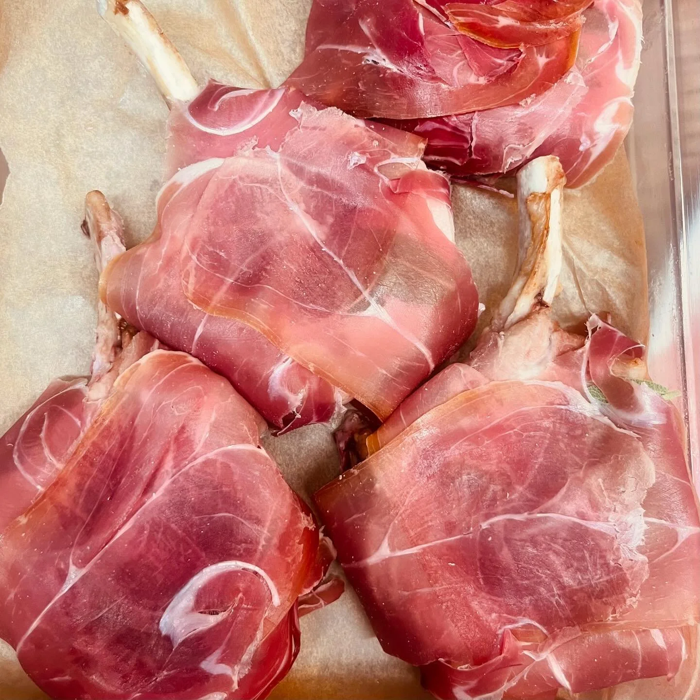 Saltimbocca alla romana&hellip;&hellip;.pork chop , prosciutto and sage - a perfect trio in this traditional Roman dish. 🇮🇹🍷
.⁣
.⁣
.⁣
.⁣
.⁣
#foodblog #foodblogger #foodgasm #foodies #foodiesofinstagram #foodinlondon #foodlondon #foodlover #foodpic