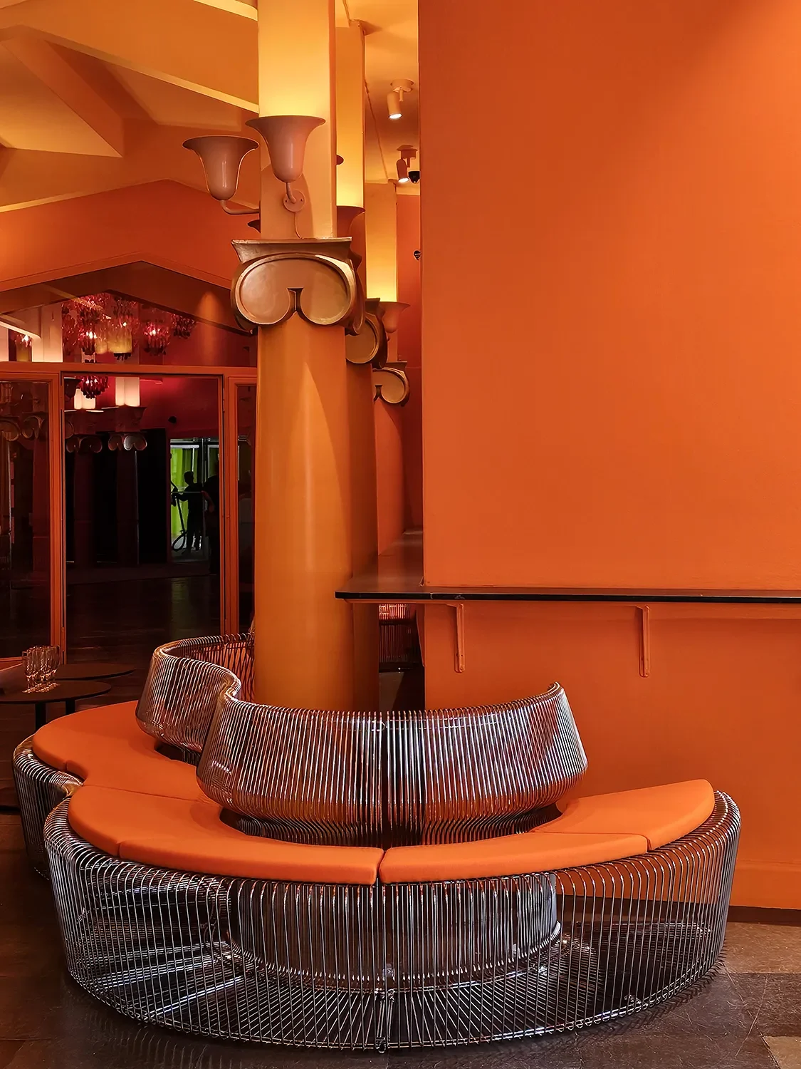 Lightscapes_Verner Panton_Cirkusbygning lys Orange bar_163342.webp