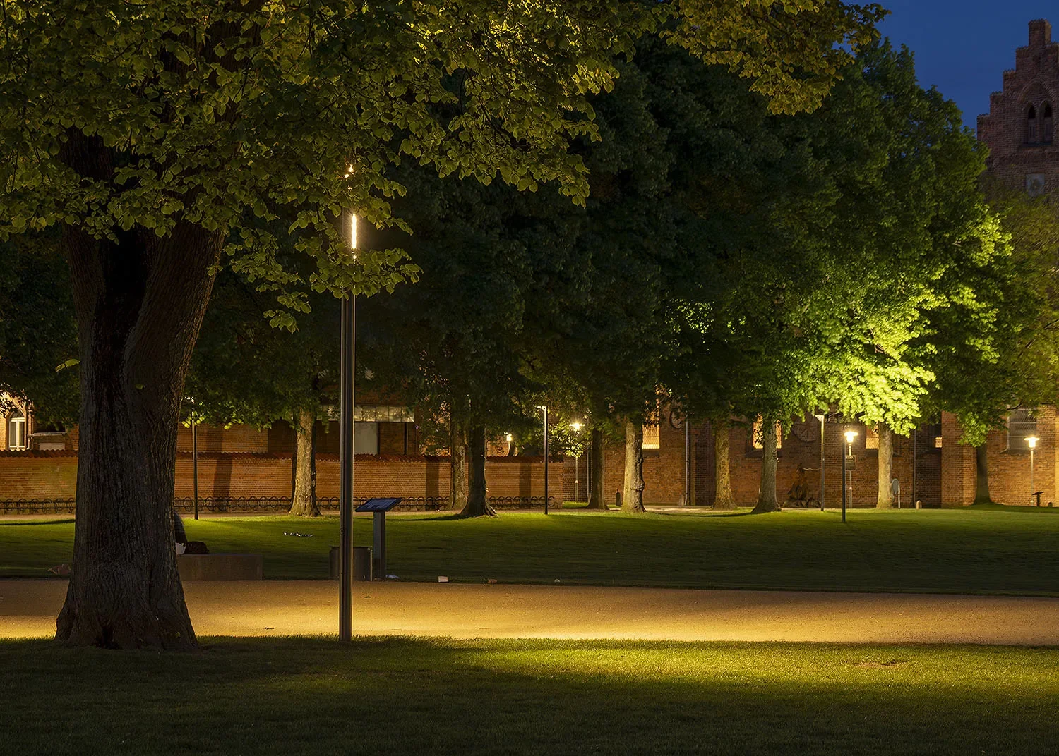 Kongens Have Odense - Belysning af Lightscapes - 10-stier.webp