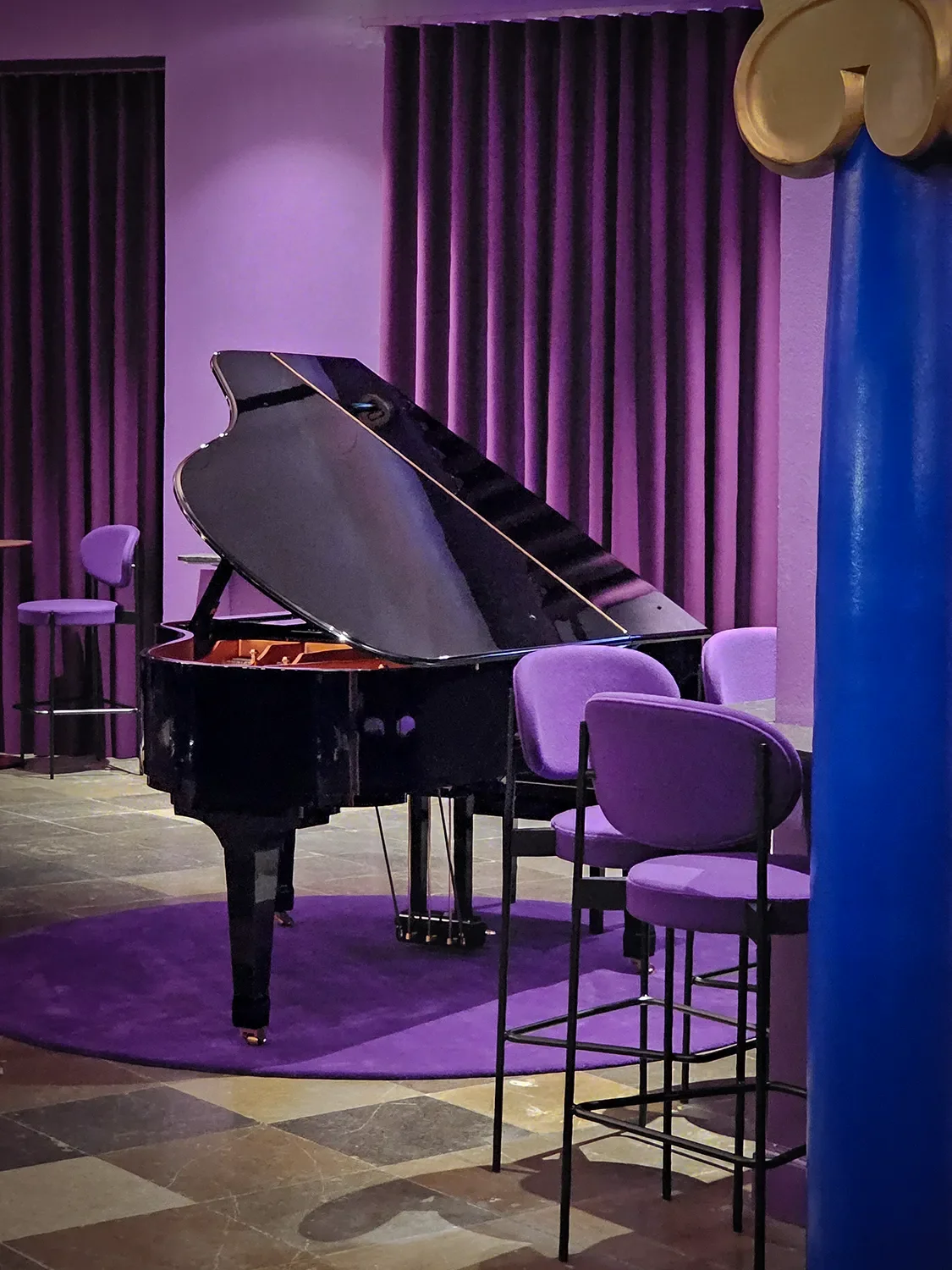 Lightscapes_Verner Panton_Cirkusbygning lys klaver i lialla bar_164308.webp
