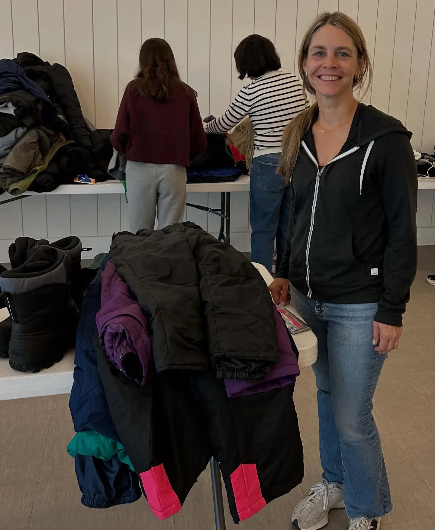 As Chicago&rsquo;s first snow falls, our hearts are full of gratitude. ❄️

Thanks to our incredible volunteers, more than 340 coats, 250 hats, 150 gloves, scarves, hand warmers, warm socks, and boots are helping keep our unhoused neighbors a little w