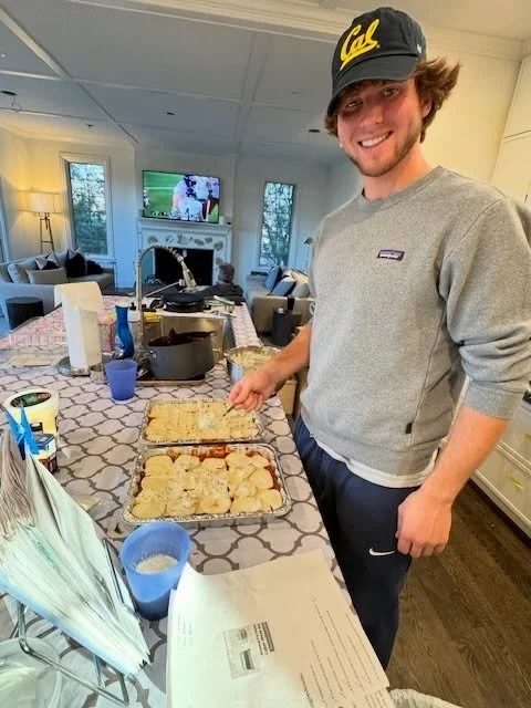 Cooking is love you can see, feel, and share. 🍽️ 💛

We are beyond grateful to celebrate the incredible families (so far in 2026!) who have poured their hearts into caring for our community, food-insecure + unhoused neighbors in Chicago + Evanston:
