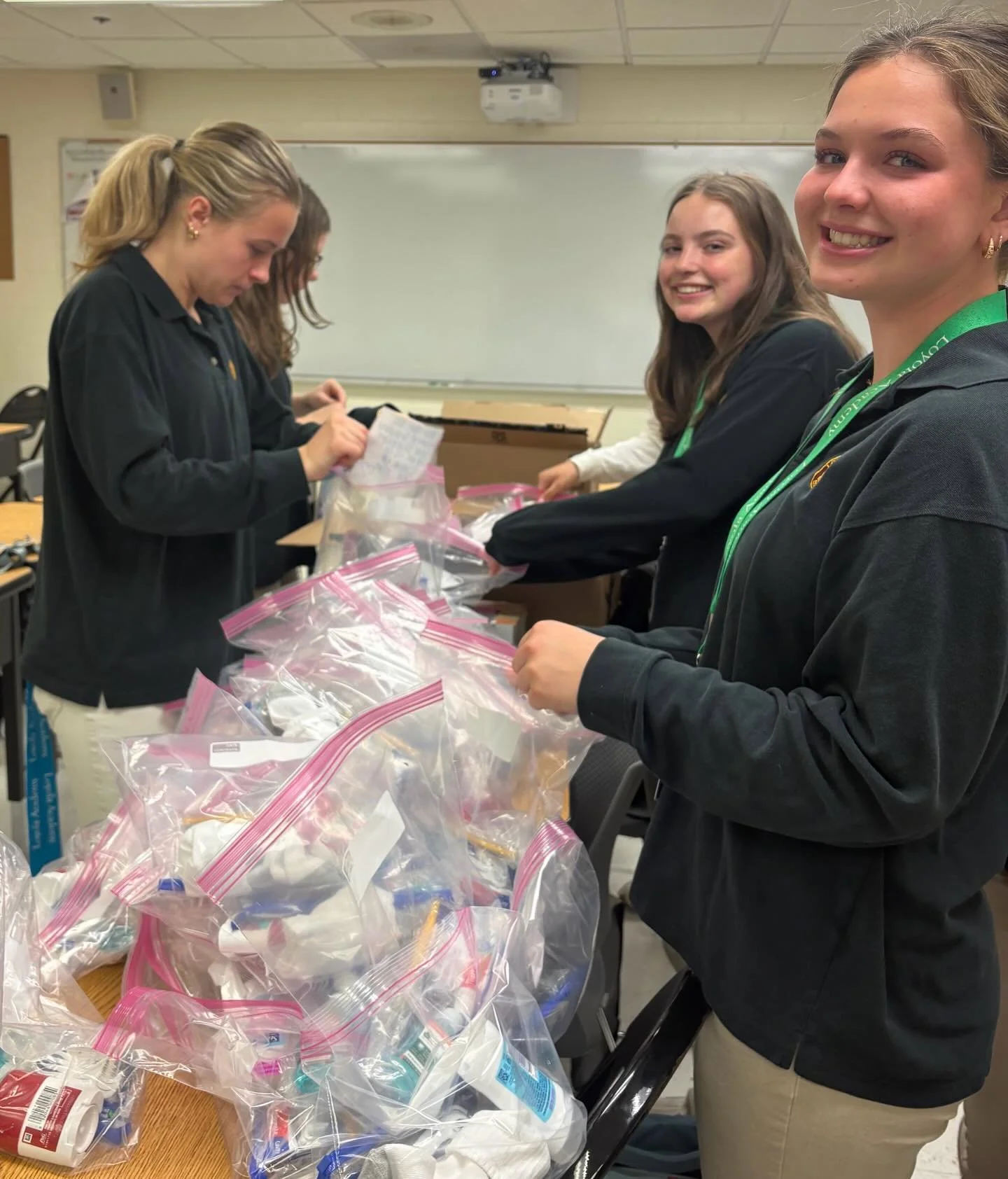 ✨ SO much gratitude and energy for the incredible members of the Women and Men for Others club at Loyola Academy (+ their amazing leader, Lily M.)!! 💙

Your generosity in assembling blessing bags (complete with toiletries, warm socks + heartfelt not