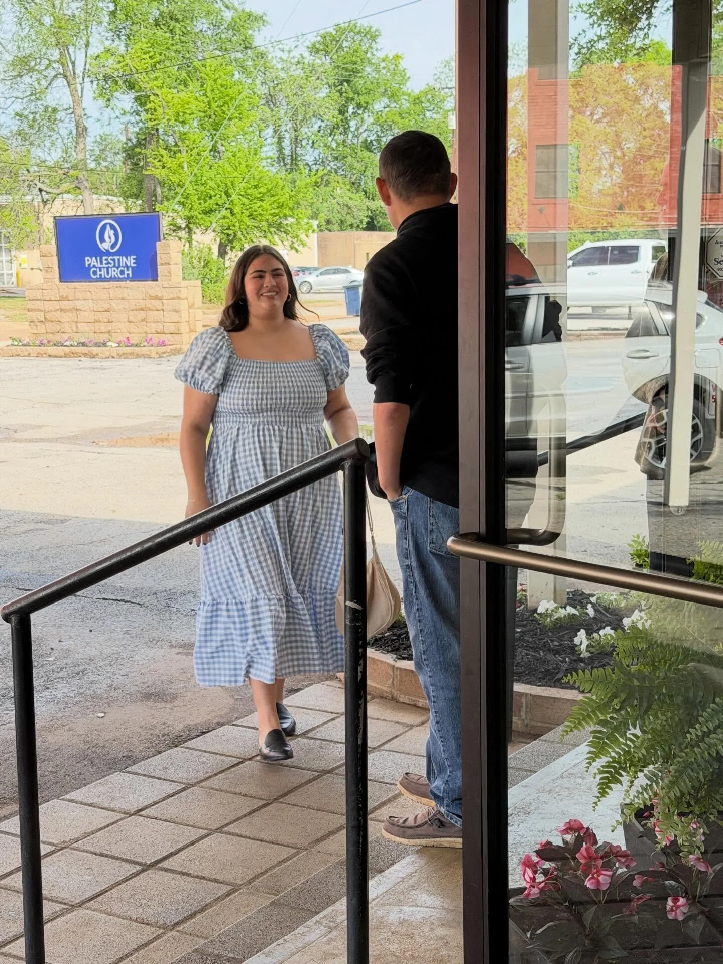 There&rsquo;s a smiling face and a handshake ready to greet you this weekend. We can&rsquo;t wait to see you!
9:30 prayer | 10 coffee | 10:30 service starts