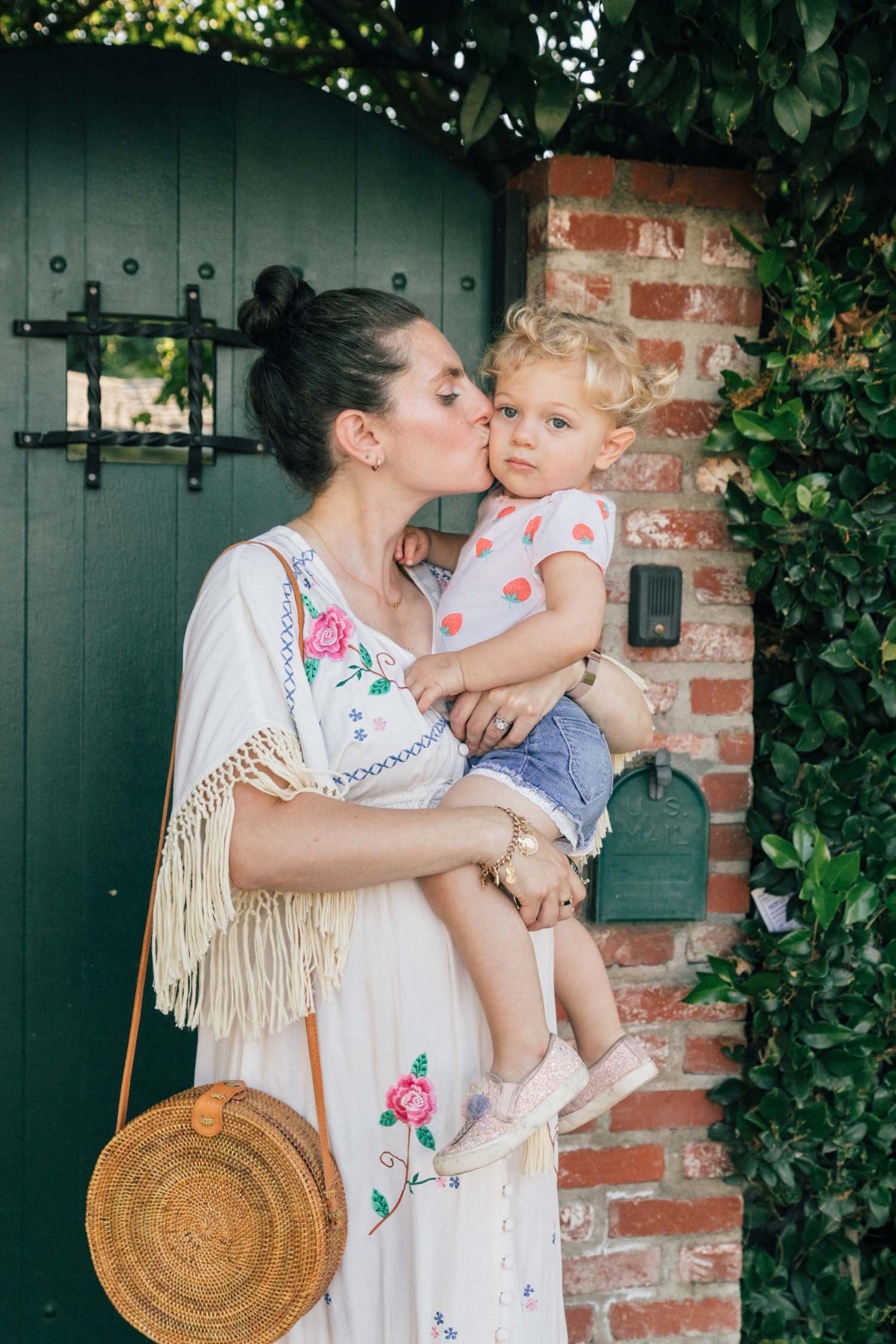 Los Angeles mom blogger, RELish By Arielle wears her favorite maternity brand, Fillyboo