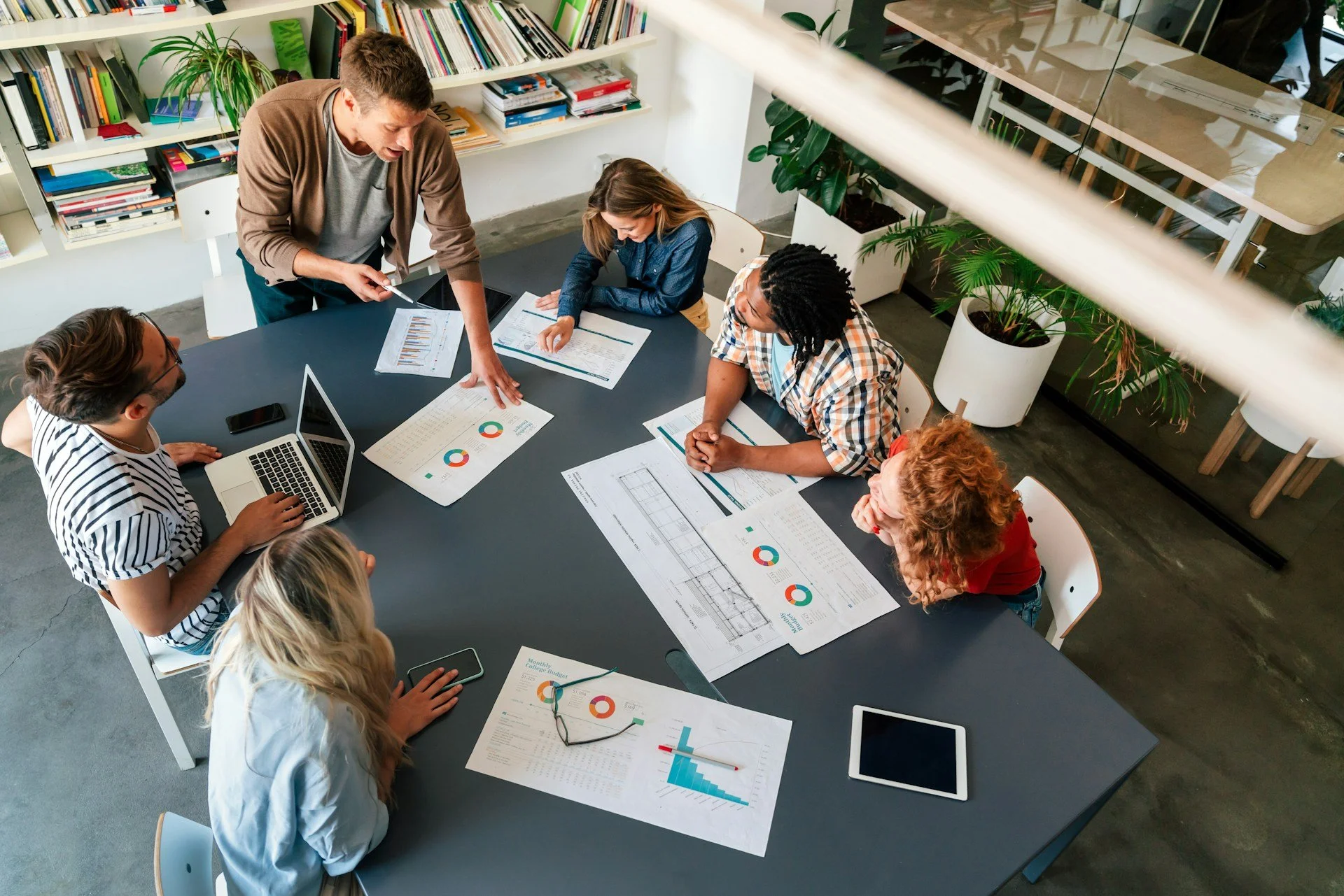 Creative Retainer Workflow: Intake to Review in Sprints and Kanban