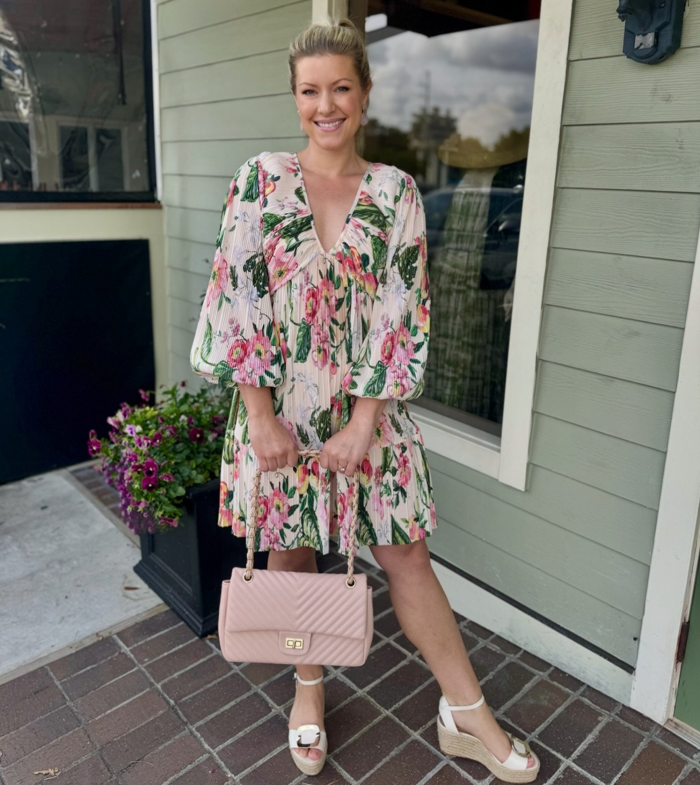 Mother&rsquo;s Day brunch is righttttt around the corner 😉 👏🏼look your best in CW dresses! Come shop! 

👉🏼Head to our stories for details! Call for availability! 

#consigningwomen #consign #cw #consignment #looks #shop #shopping #springlooks #s