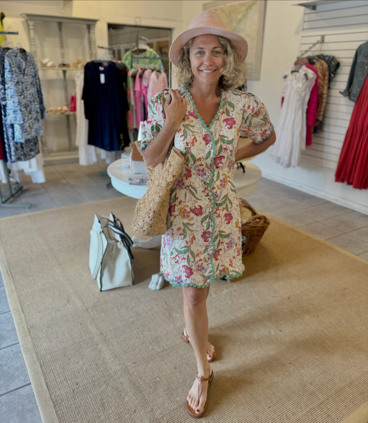 Getting beach ready as we&rsquo;re about to kick off the summer with Memorial Day weekend ☀️ 🌊 🏖️ come shop red, white, blue, &amp; all your beach day looks! 

#consigningwomen #consignment #cw #consigning #shopping #shop #looks #springtosummer #su