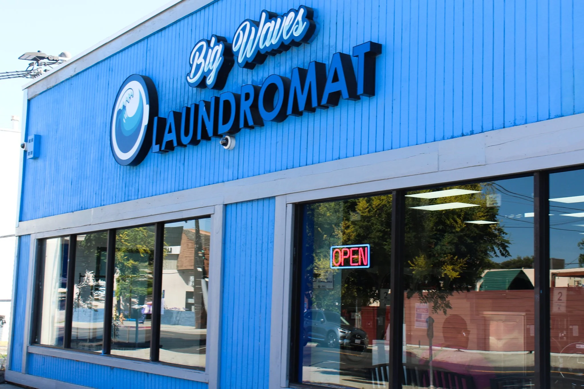 Mar Vista — Big Waves Laundromat