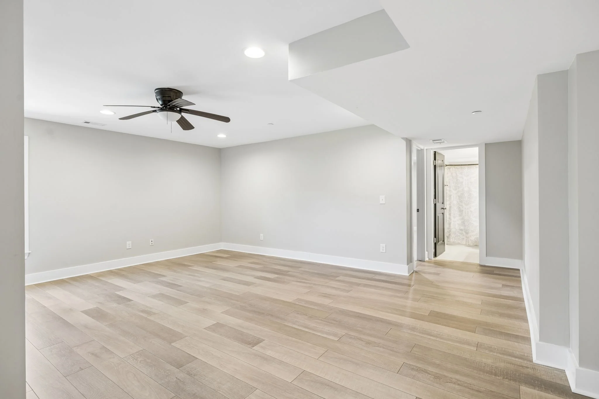 121-119 Stream Valley Blvd - 121.JPG