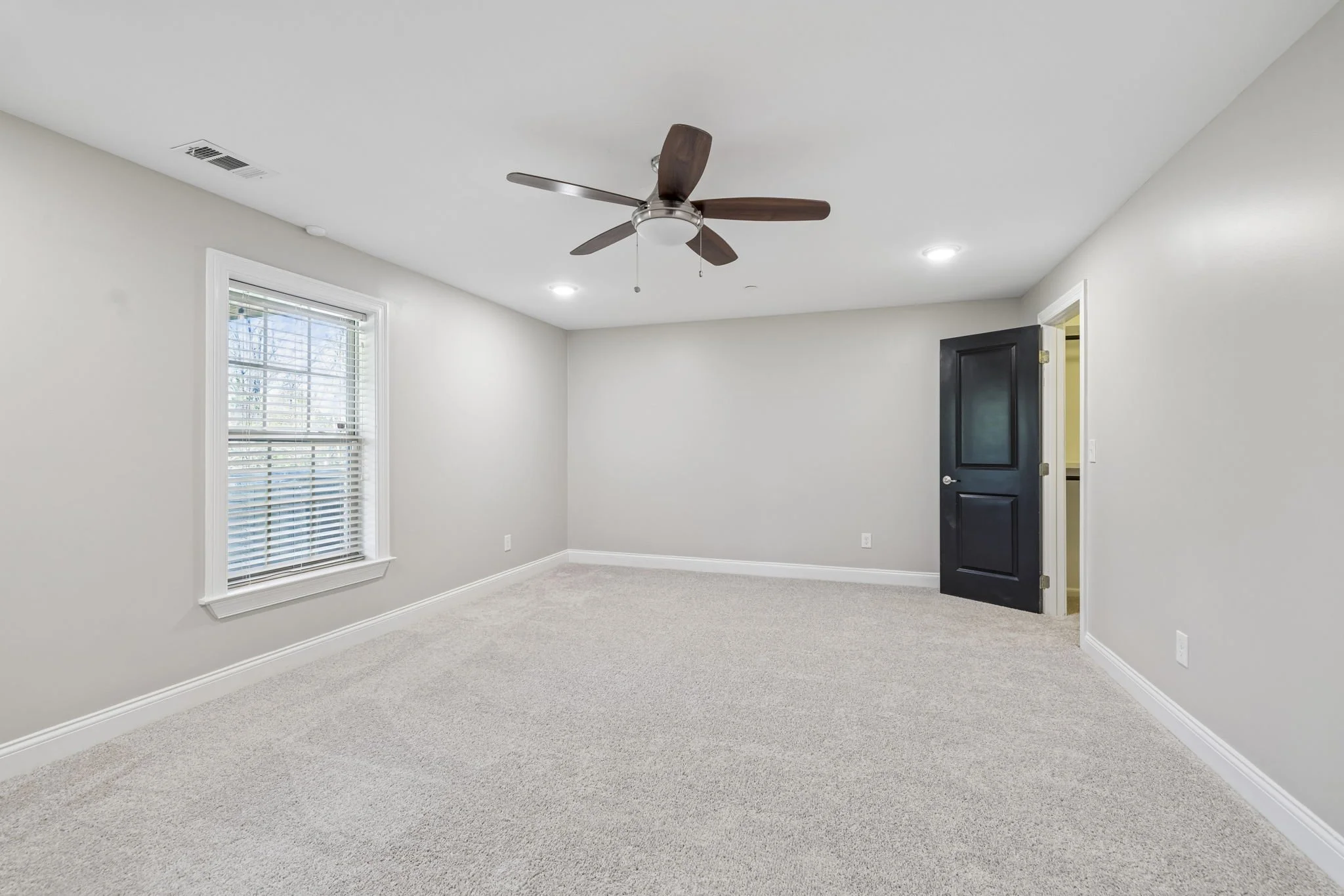 127-119 Stream Valley Blvd - 127.JPG