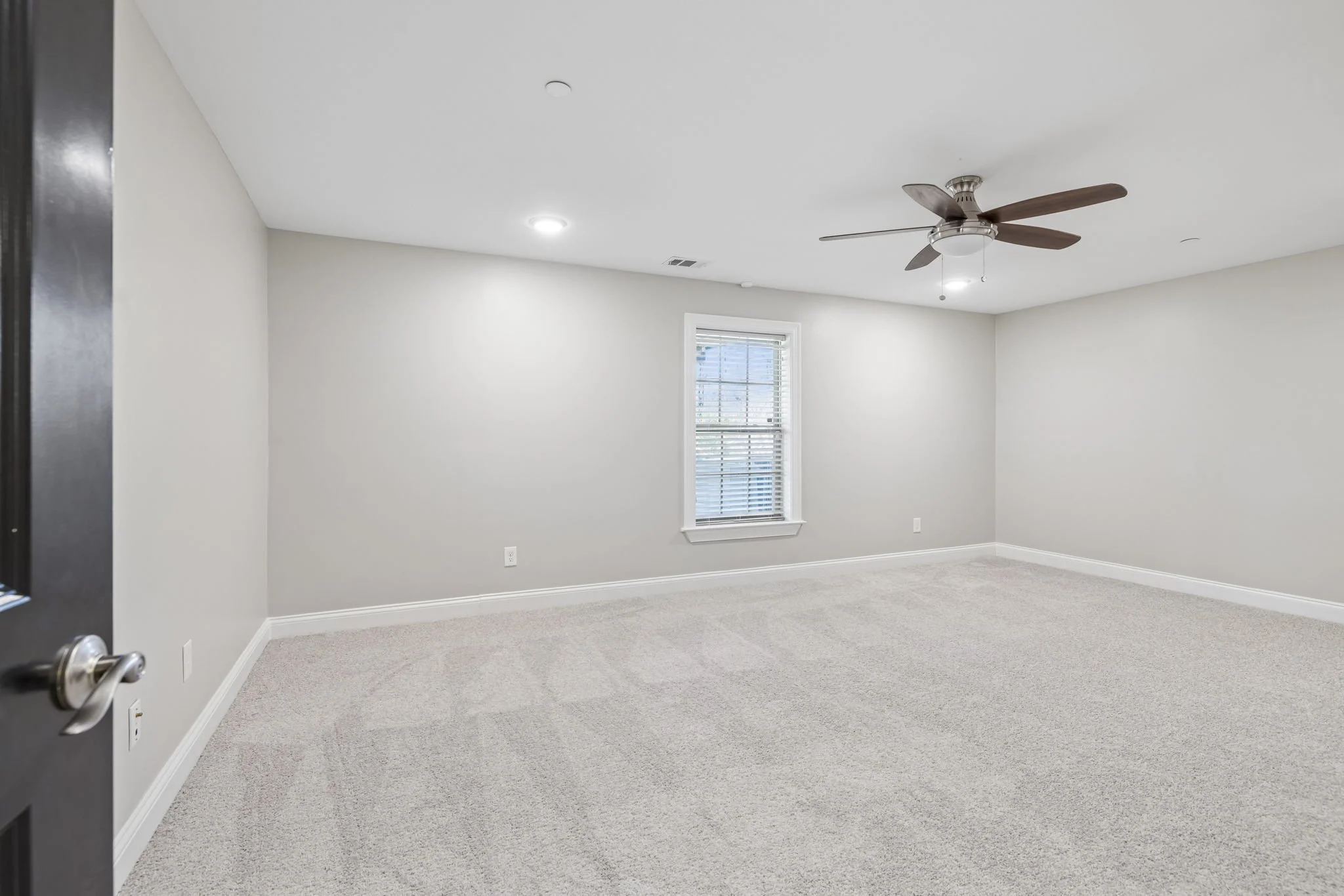 126-119 Stream Valley Blvd - 126.JPG