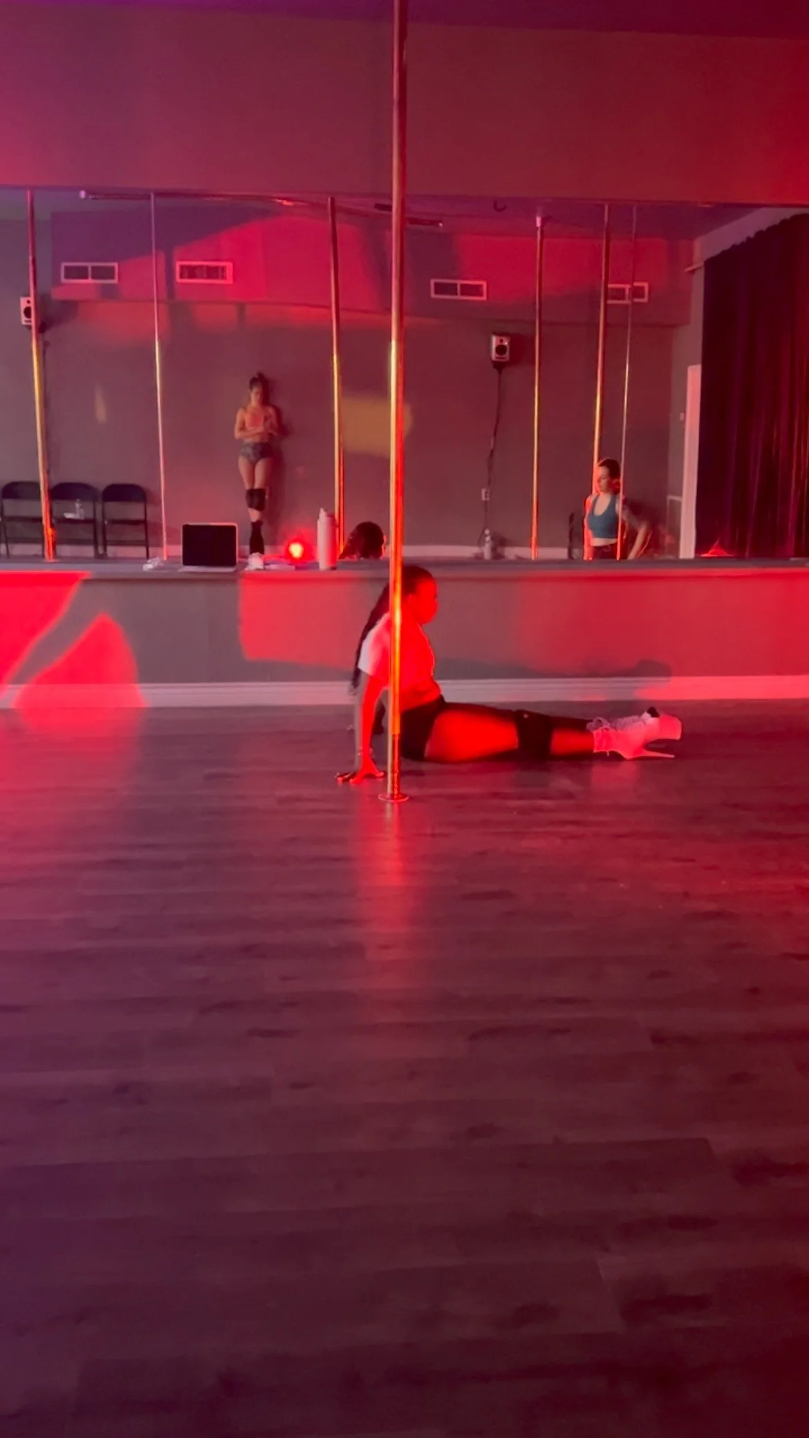 On Mondays we flop. #fishflop
