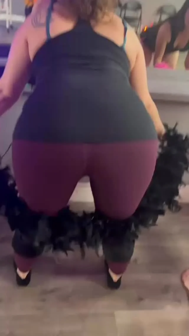 Trying to start offering basic burlesque regularly for fun and mild exercise. Just purchased more feather fans and gloves! Don’t miss nexts weeks class! Wednesday at 7.30! https://1989pole.as.me/BURLYQBASICS