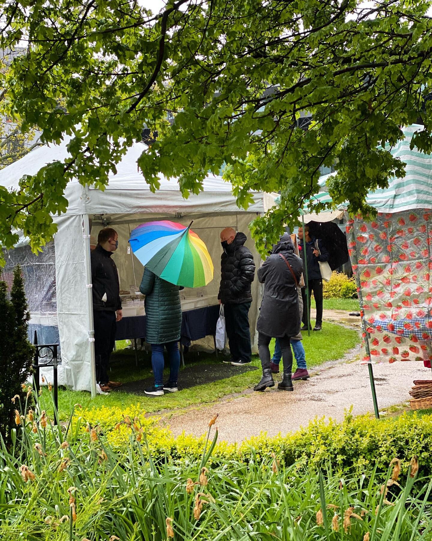 It might be bucketing down now, but tomorrow is looking bright! ☀️🌈

Full stall list coming later, we&rsquo;re writing a shopping list for soups, stews and all things autumnal this weekend. What will you be buying? 🍂🍁