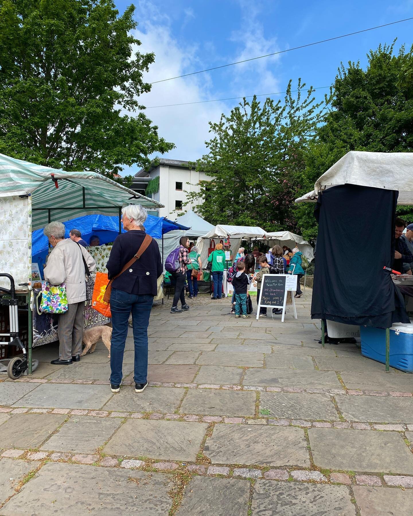 Here we go, here we go!! ☀️😅

Tomorrow looks set to be a total scorcher, join us at the farmers market where you can find all your local favourites 👇

💐 Back Garden Blooms - @bgblooms123 
 🌶 Really Indian - @freshcurrysauce 
🧀 Lincolnshire Poach