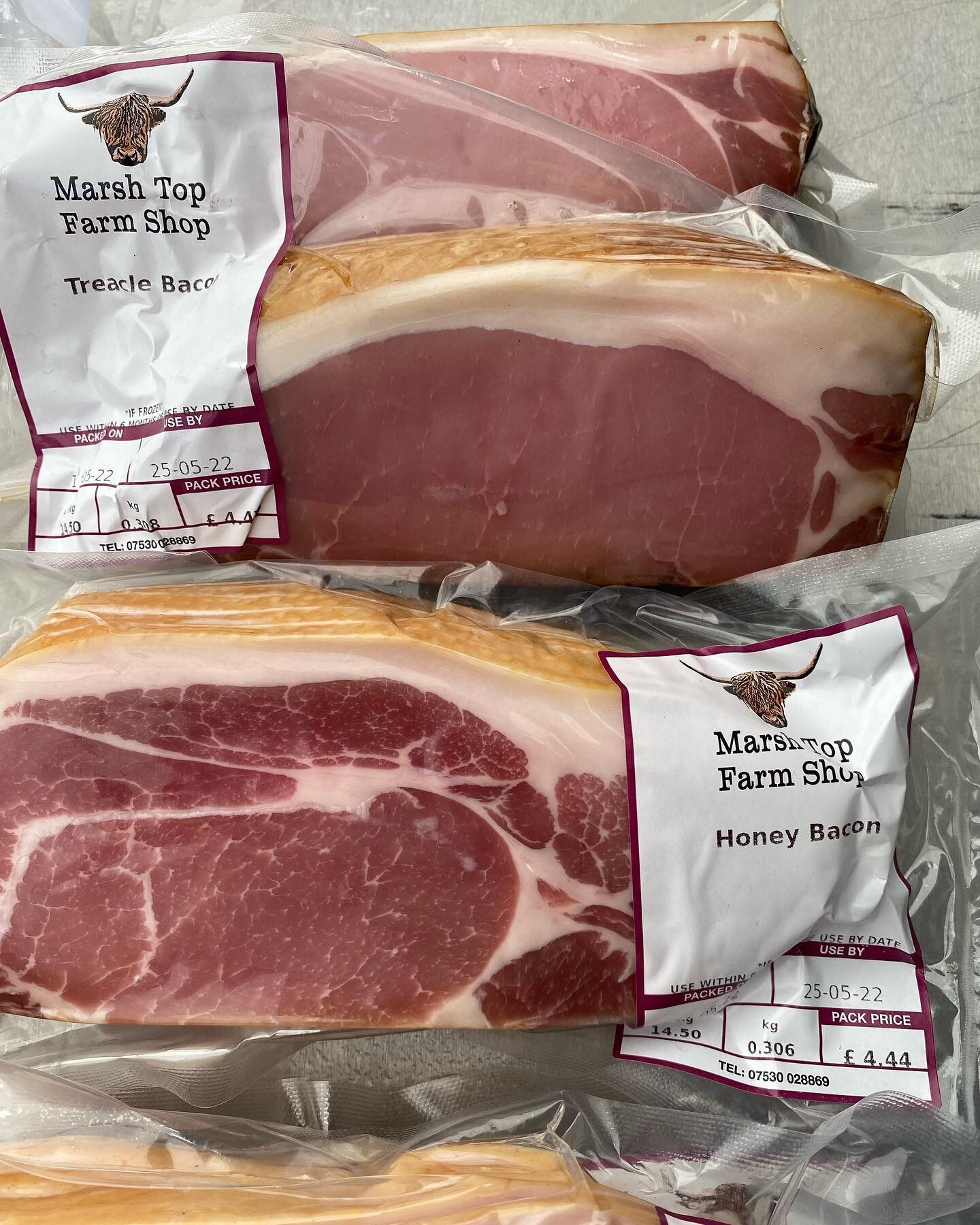Would you go for honey bacon or treacle bacon? 

@marshtopfarmshop tells us the treacle bacon has a deeper sweeter flavour, whereas the honey is lighter and more nuanced. We might have to try both.. for research purposes of course! 

Swipe to see the