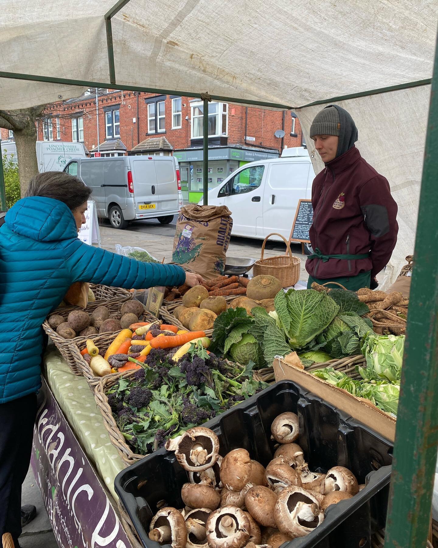 Seasonal fruit &amp; veg on offer from Organic Pantry today, whether it&rsquo;s purple sprouting broccoli, heritage carrots or chestnut mushroom, they&rsquo;ve got you covered! 🥦🥕🧅🥬
@organicpantry1