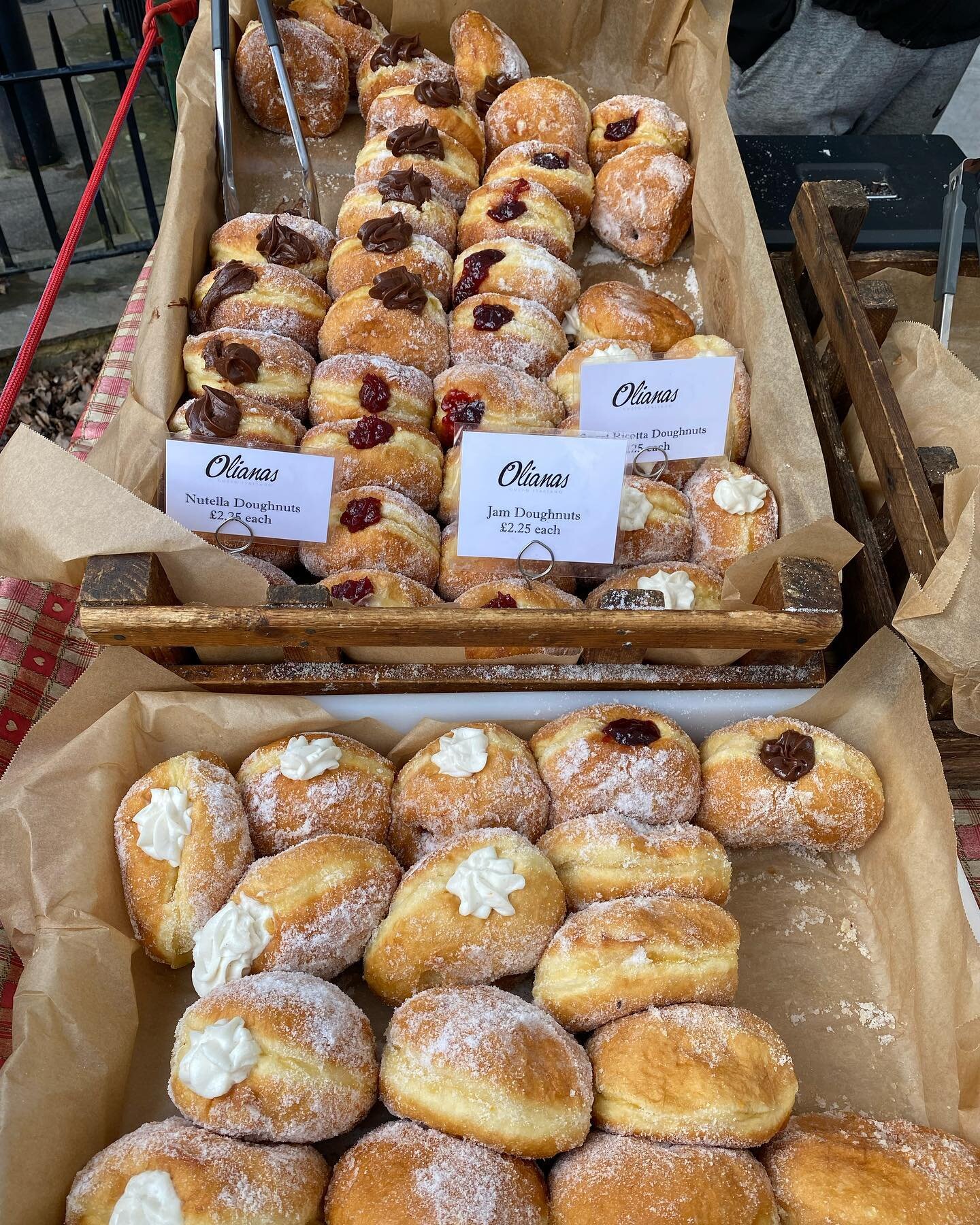 Some of the delicious produce you can pick up at todays farmers market - don&rsquo;t hang around, those doughnuts won&rsquo;t be here for long! 

Have a wonderful weekend everyone 😁🙌