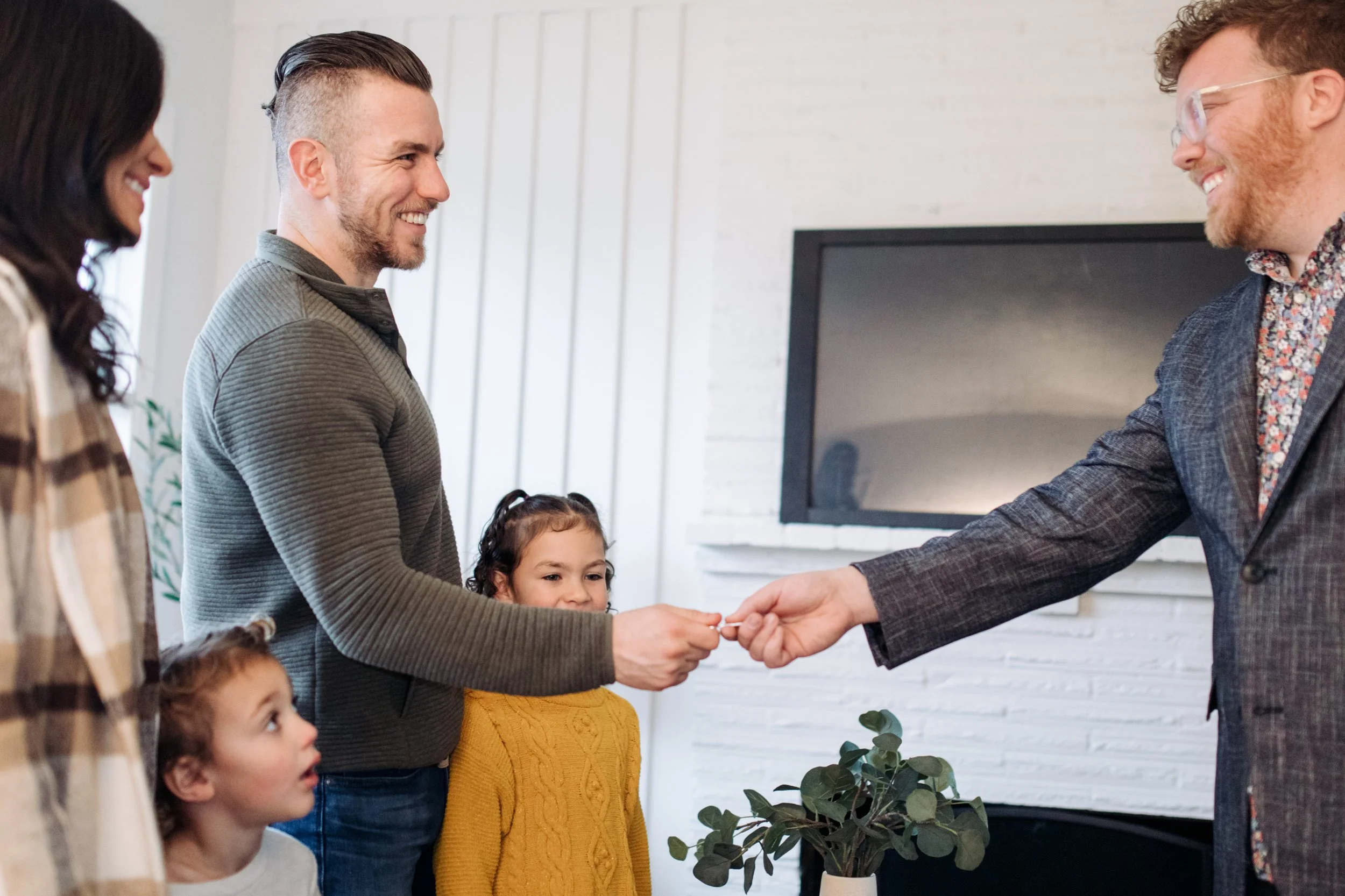 4 QUESTIONS TO ASK A REAL ESTATE AGENT BEFORE HIRING ONE