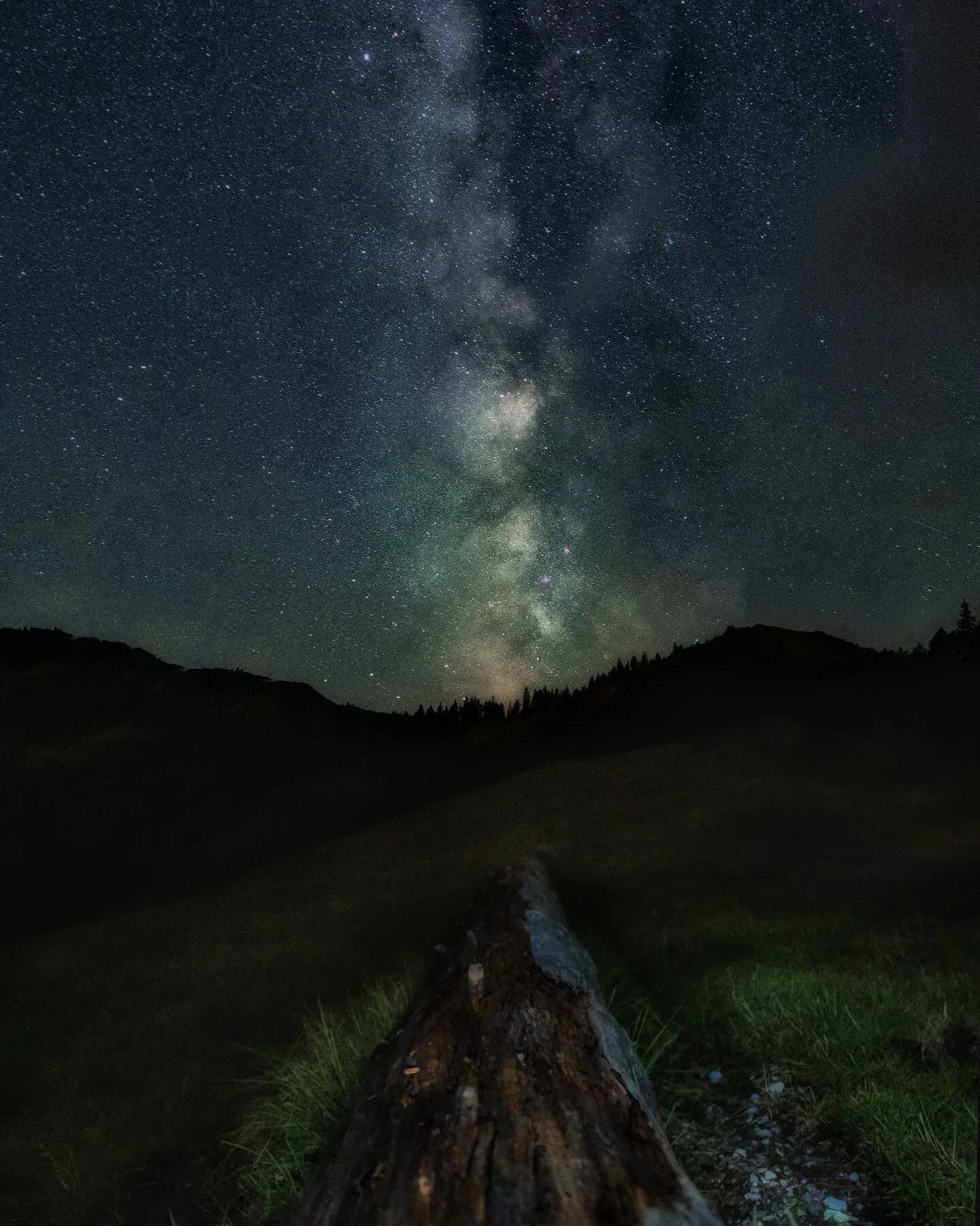Fascinating milkyway magic 🌌✨️

----------------------------------
Location : Luzern, Switzerland
Camera : Lumix DC-S5
Settings: ISO5000/ f3.5 / 25s
----------------------------------
#lumix_ch #lumixs5  #landscape_lovers #switzerlandcolors #myswitz