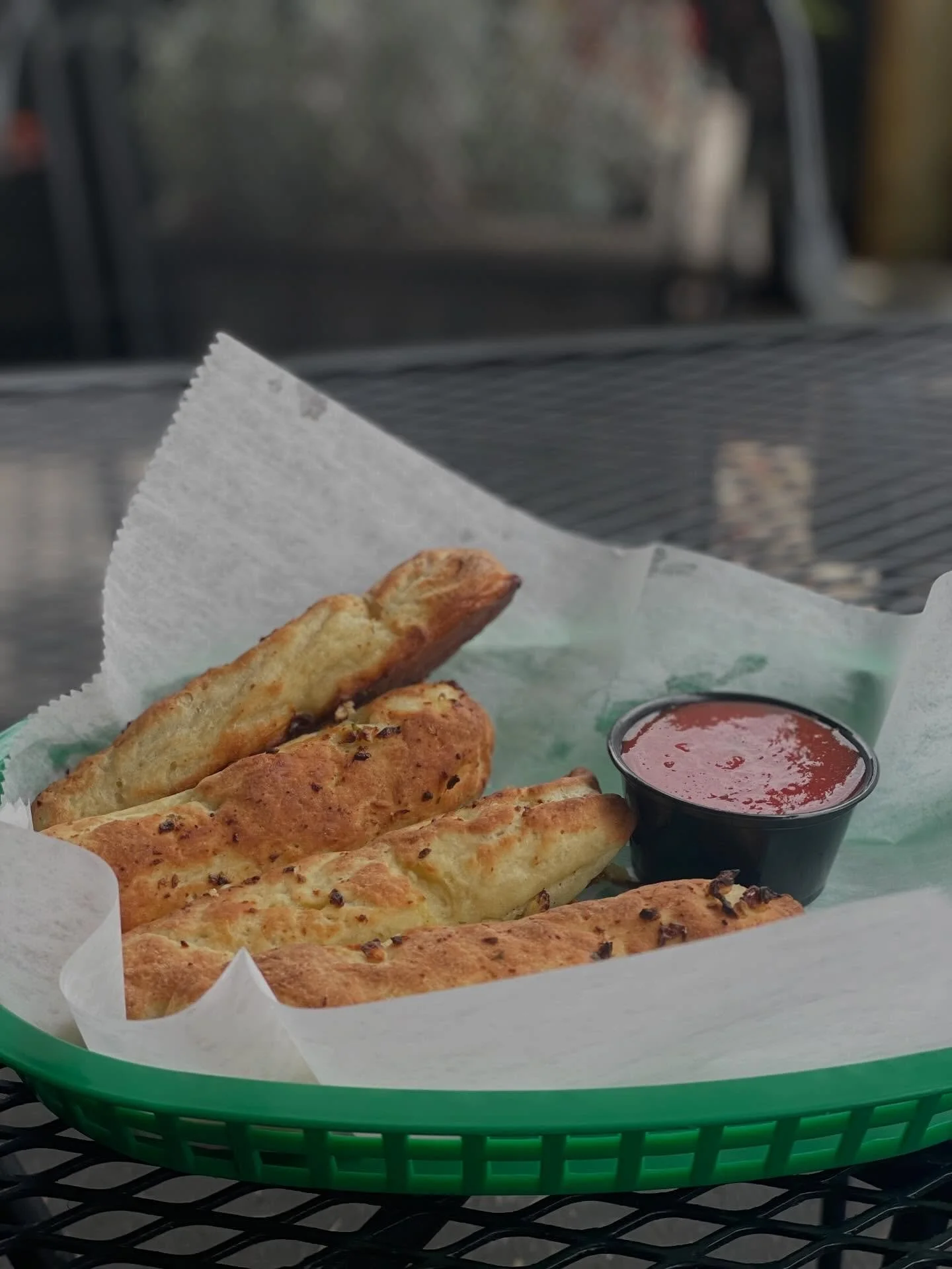 Doing GLUTEN FREE since 2009! (Wait, that just sounds old!) Guess you can say we&rsquo;re the OG of GF🤣 pizza, breadsticks, hoagies, meatballs, beer battered pepper jack cheese, beer and chili to name a few. Oh and house made desserts that are const