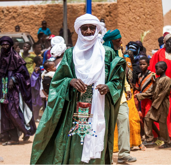 Homem da tribo Tuareg da Argélia em viagem etnográfica com Arca Jornadas
