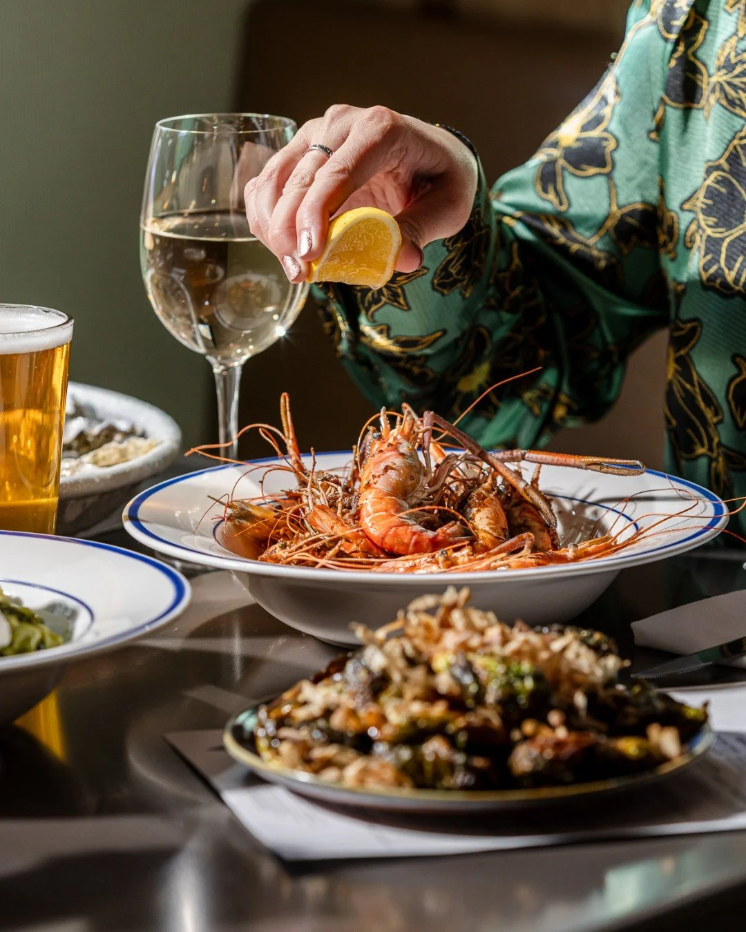 Some things are worth getting your hands a little messy for.

Reserve your table with the link in our bio! 

#AllWaterSeafood #SeattleEats