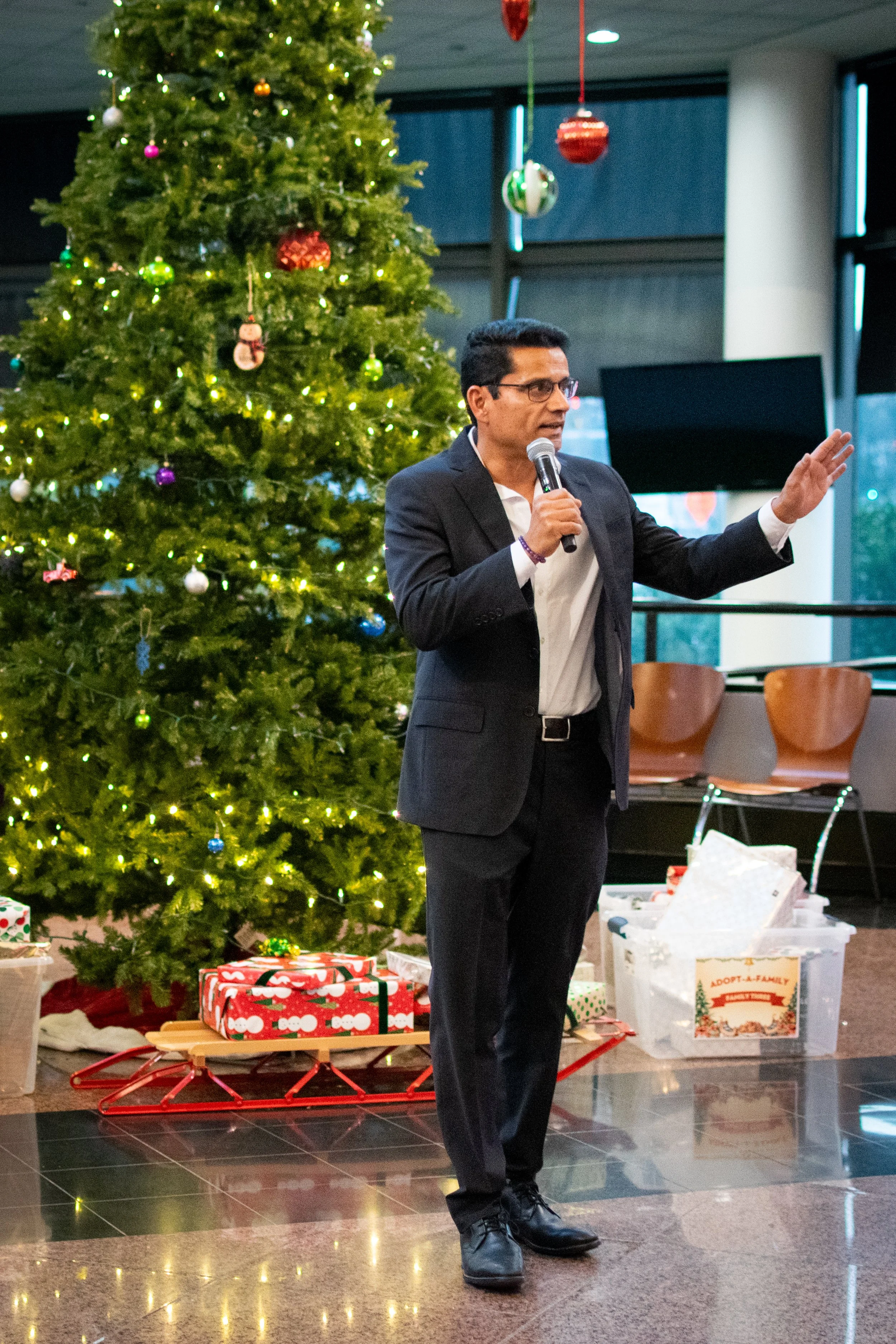 20251217 holiday party-02.jpg