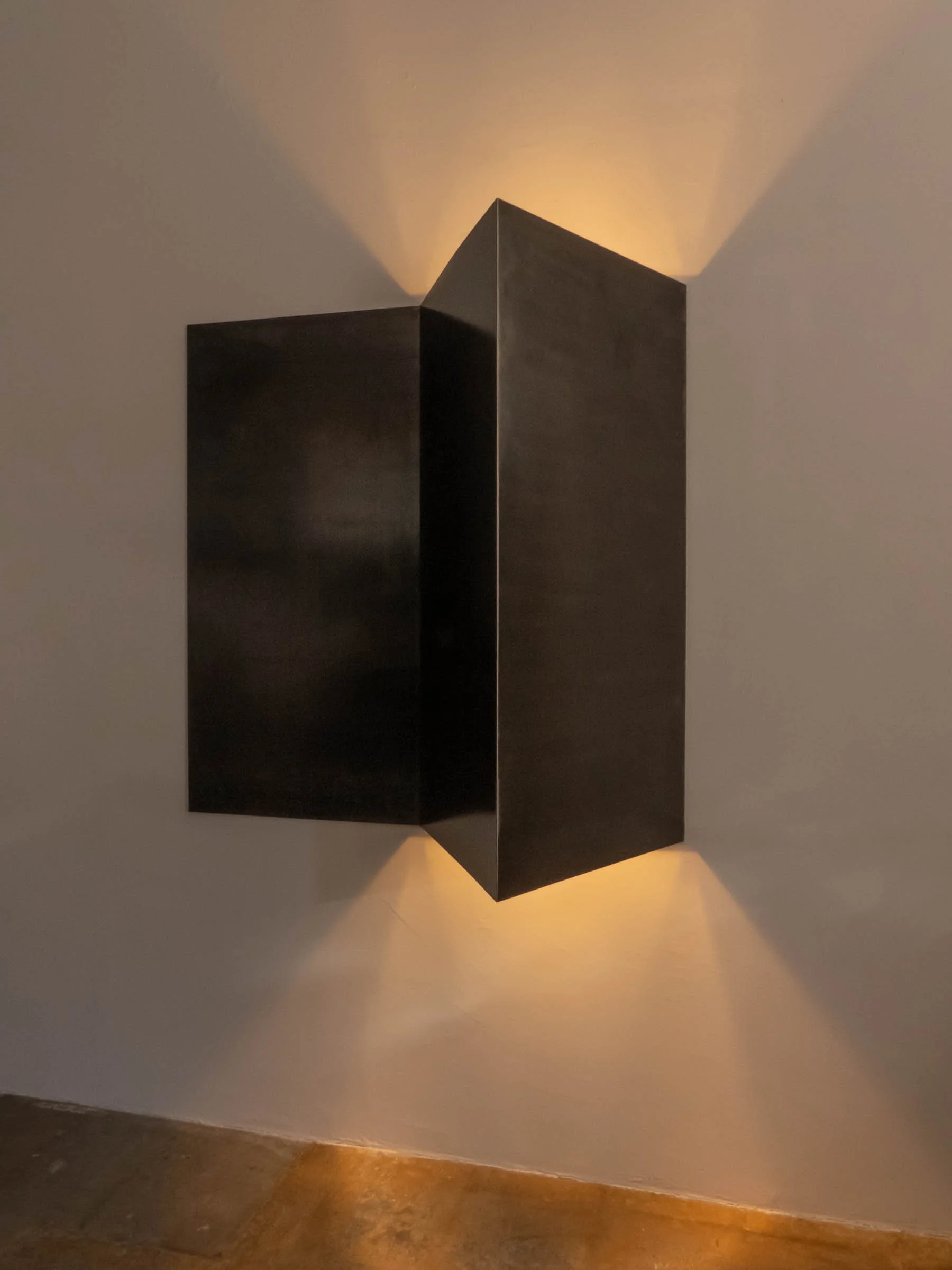 _Hisa Ota Origami Equilateral 2 1020009.jpg