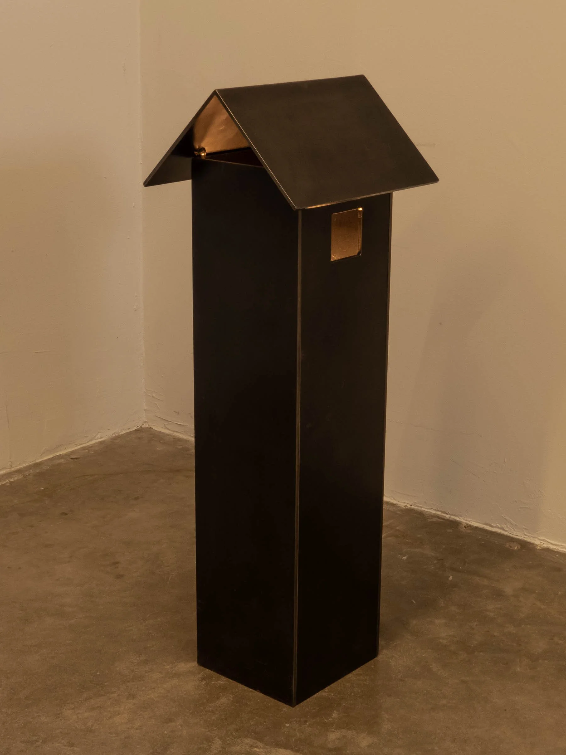 _Hisa Ota Light House Roof 1 1020157.jpg