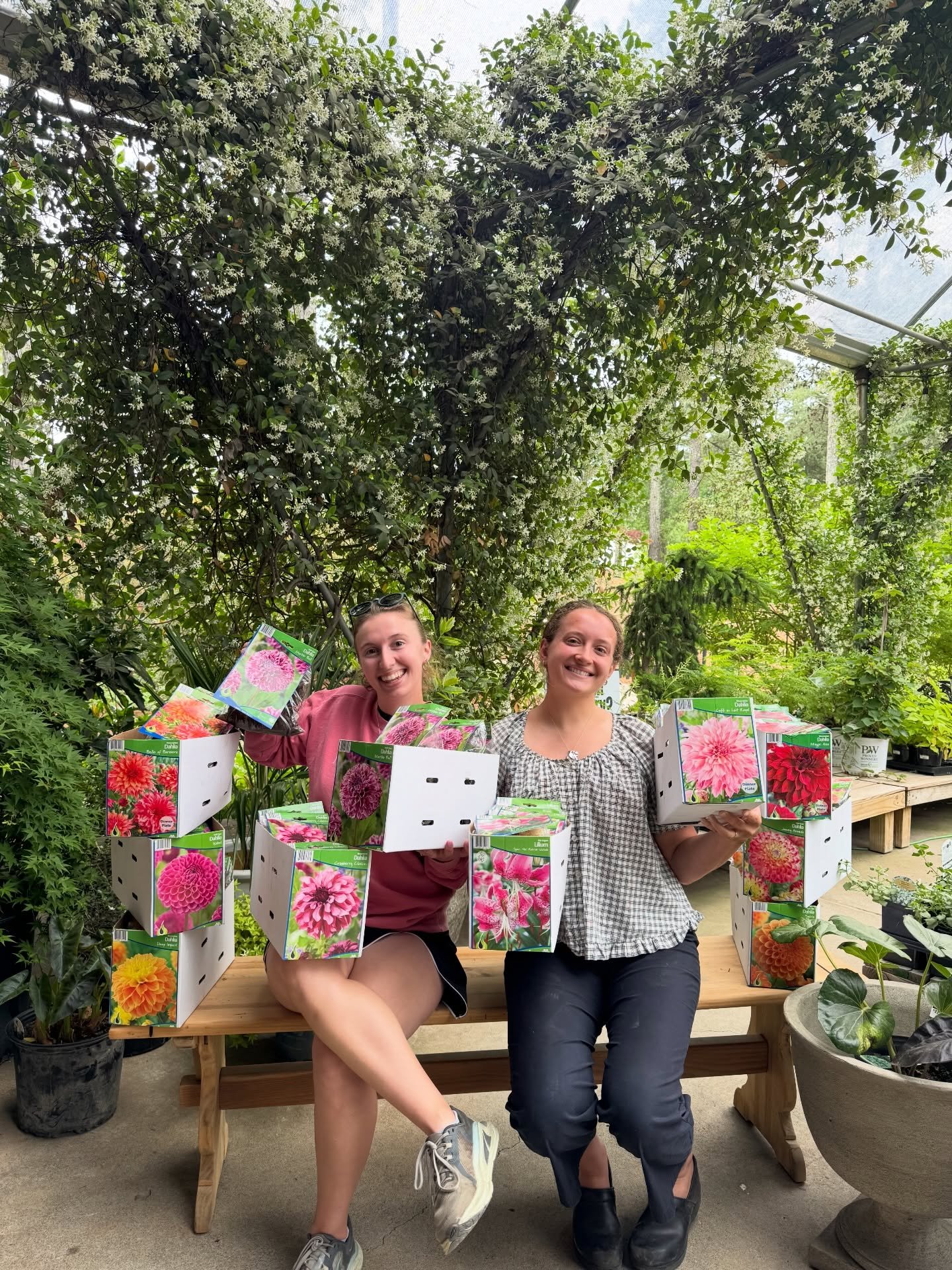 BULBS ARE 50% OFF!!🌷🌷🌷

Mother&rsquo;s day is right around the corner, it&rsquo;s not too late to get them what they really want&hellip;(PLANTS!)

#sale #norwoodgardens #digwhereyoulive #shoplocal #mothersdaygiftideas