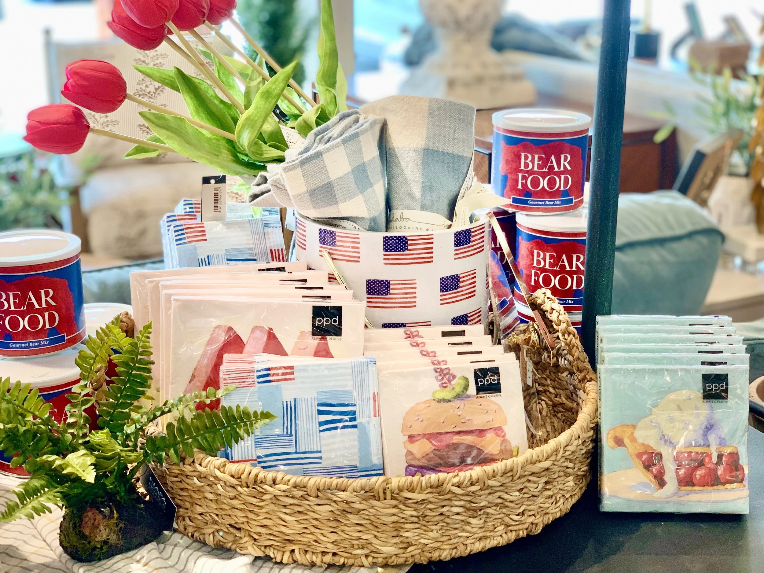 Elevate your Memorial Day tablescape 🇺🇸