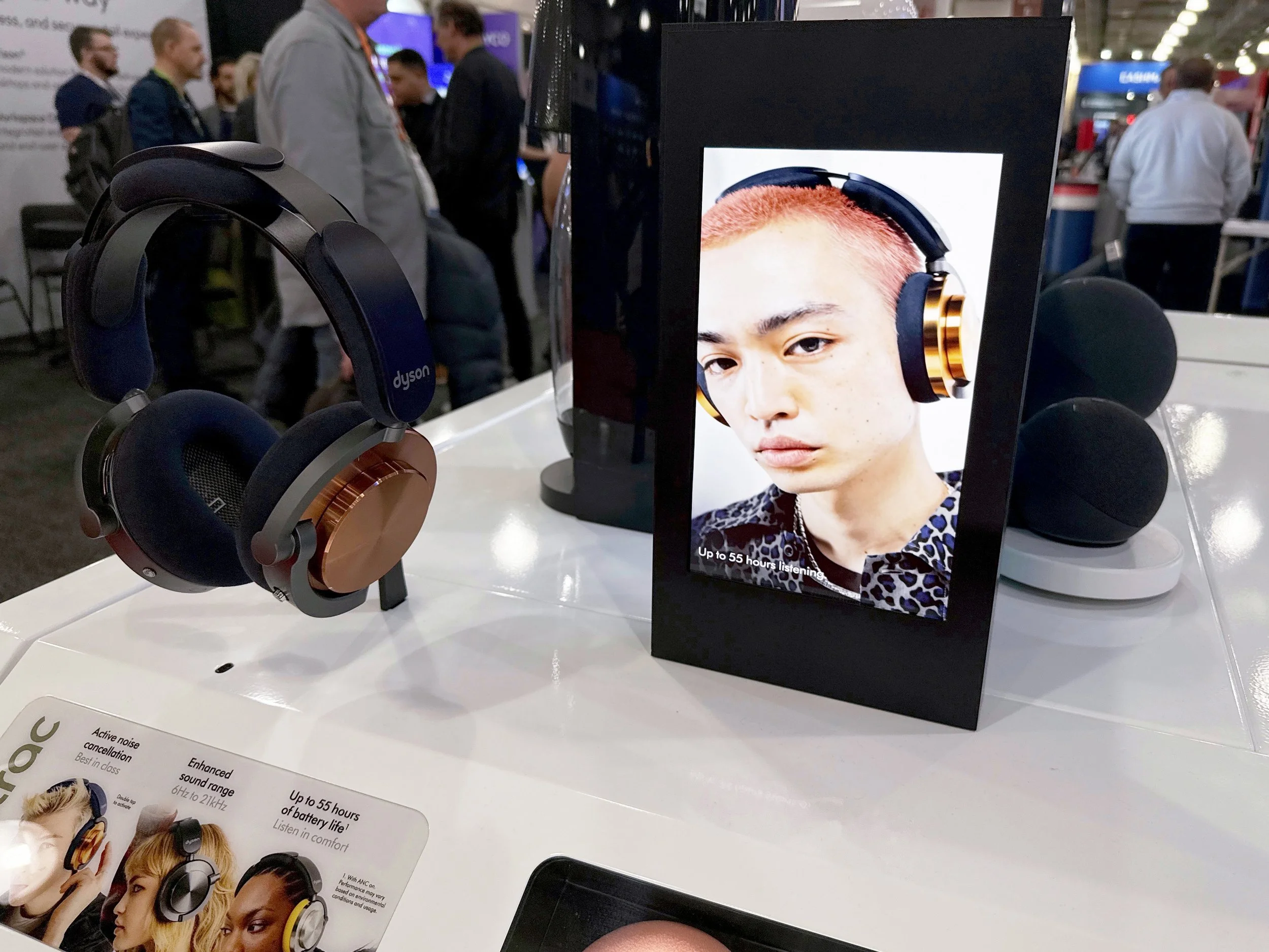 digital-signage-headphones.jpg