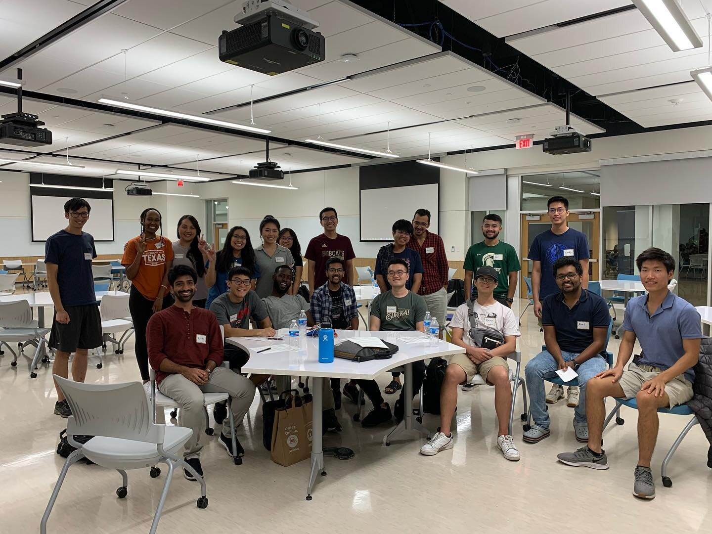 The band is back together again! IGSM had a great time seeing old faces and meeting new ones in our first Bible study back at Welch hall! We followed that up with board games and boba. Come join our Grad group next Fri for another thoughtful discussi