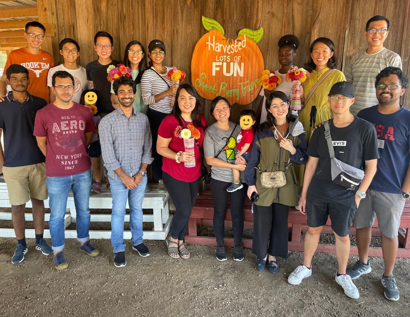 It&rsquo;s beginning to feel like fall 🍂🍁! IGSM had a blast at @sweetberryfarm with getting lost in the corn maze 🌽, flowering picking 🌺, exploring, and some real New Orleans Louisiana food! Stay tuned for future Halloween festivities 🥳!